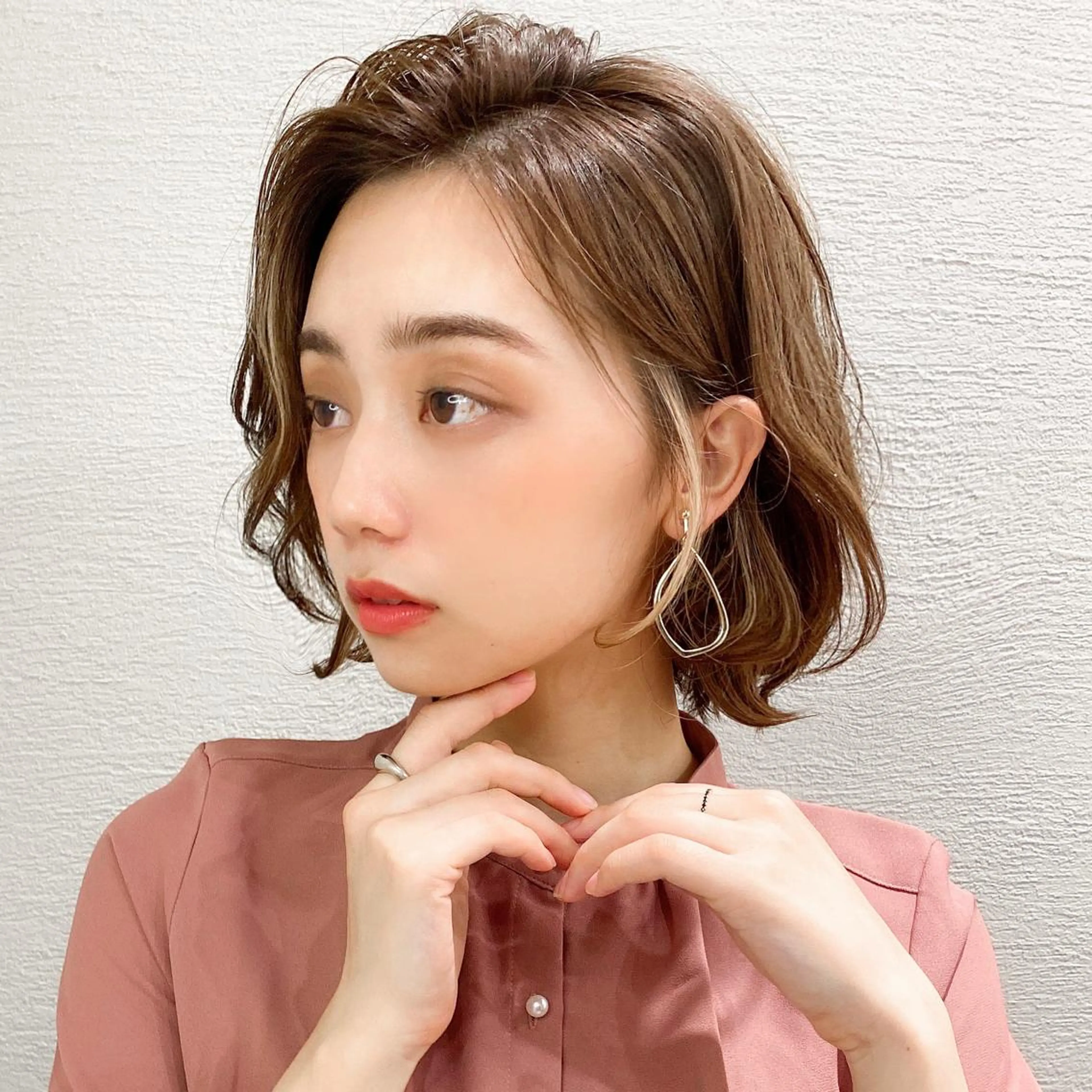 ミディアム カラー パーマ 小顔カット ヘアカラー トリートメント モテ髪×トレンド💕 小顔レイヤー 金井のヘアスタイル