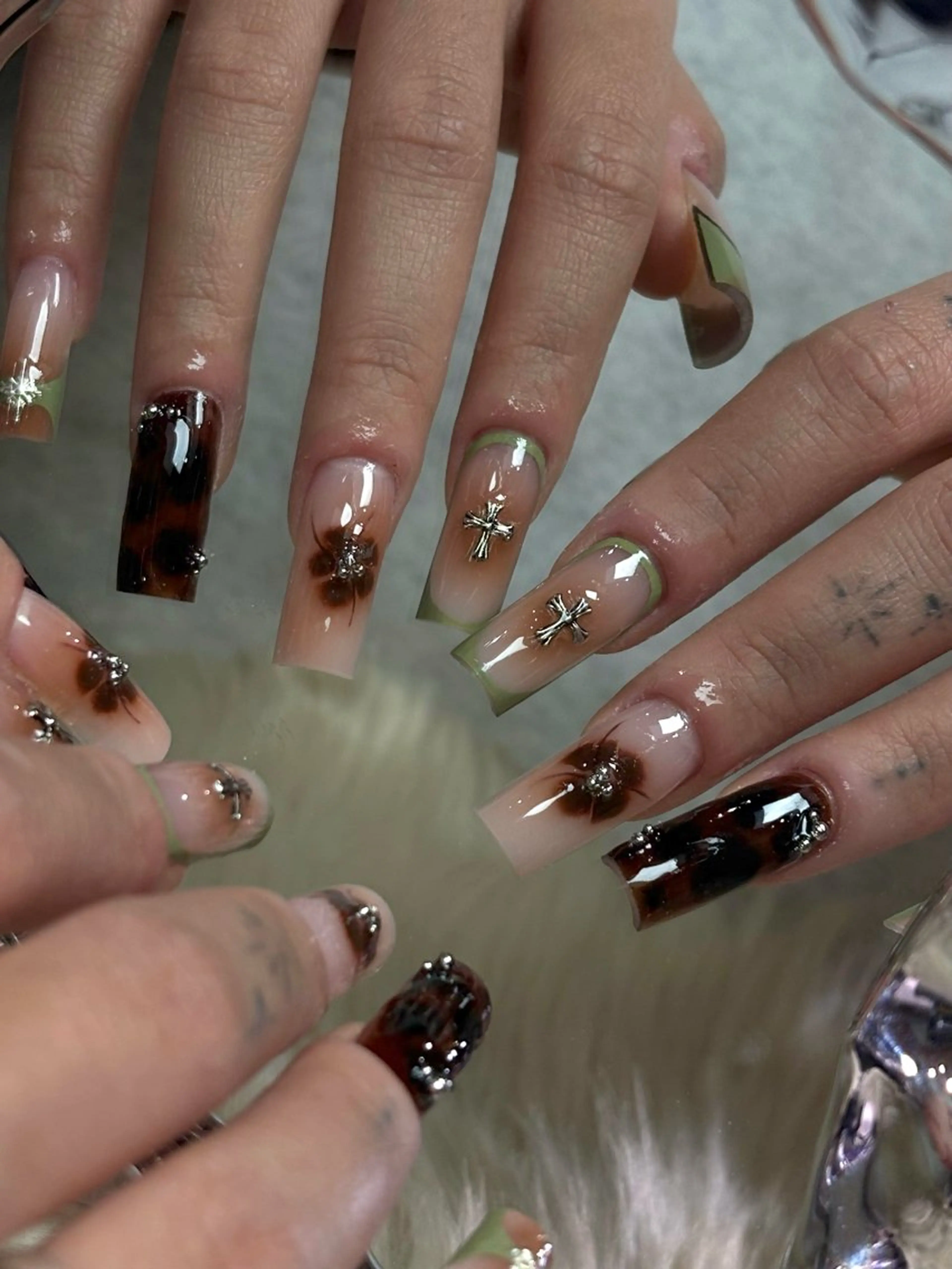 ネイル ハンドネイル Dark Honey karinのネイルデザイン