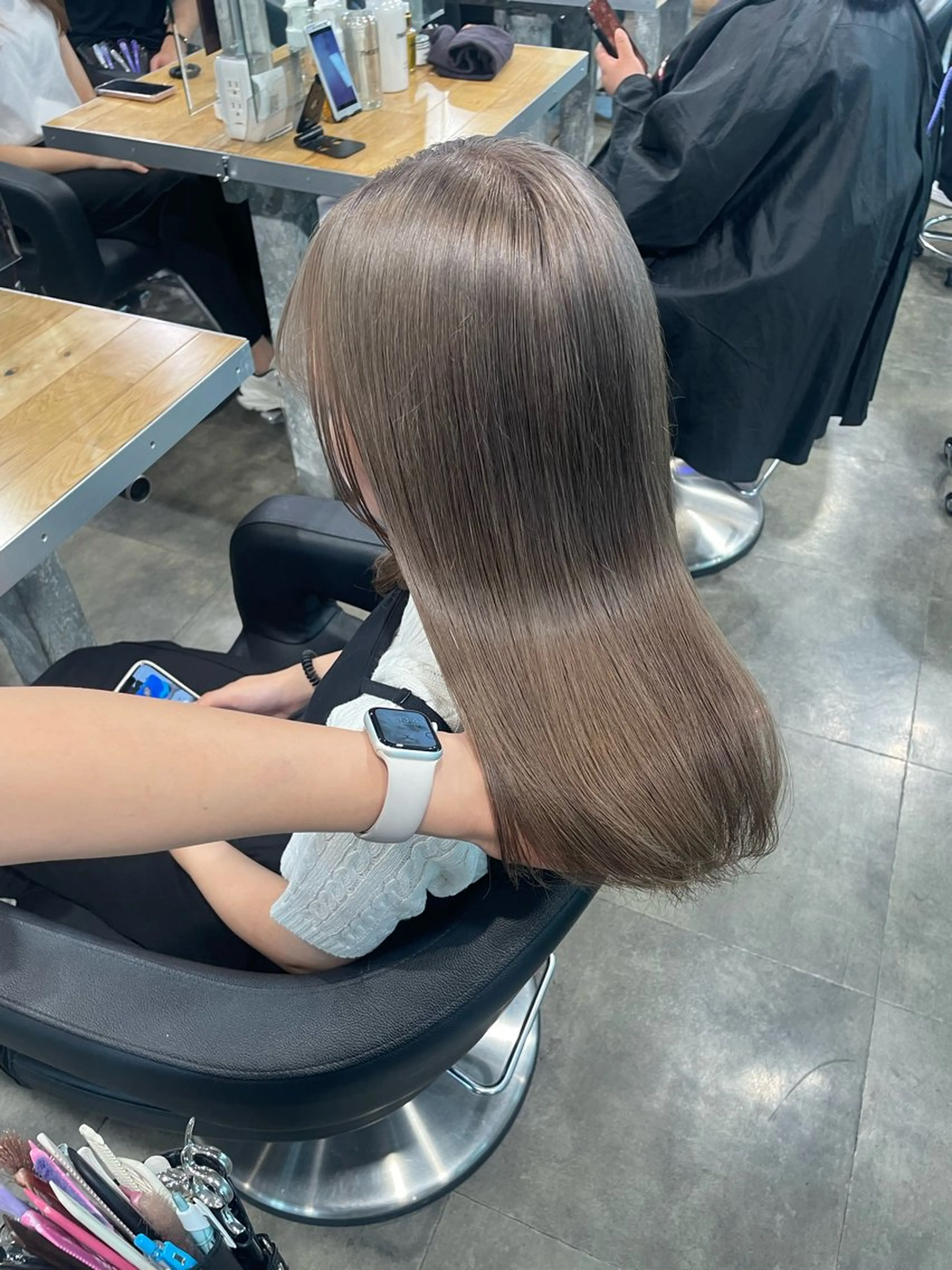 ロング カラー ヘアカラー ハイトーンカラー 🦄レイヤーカットのヘアスタイル