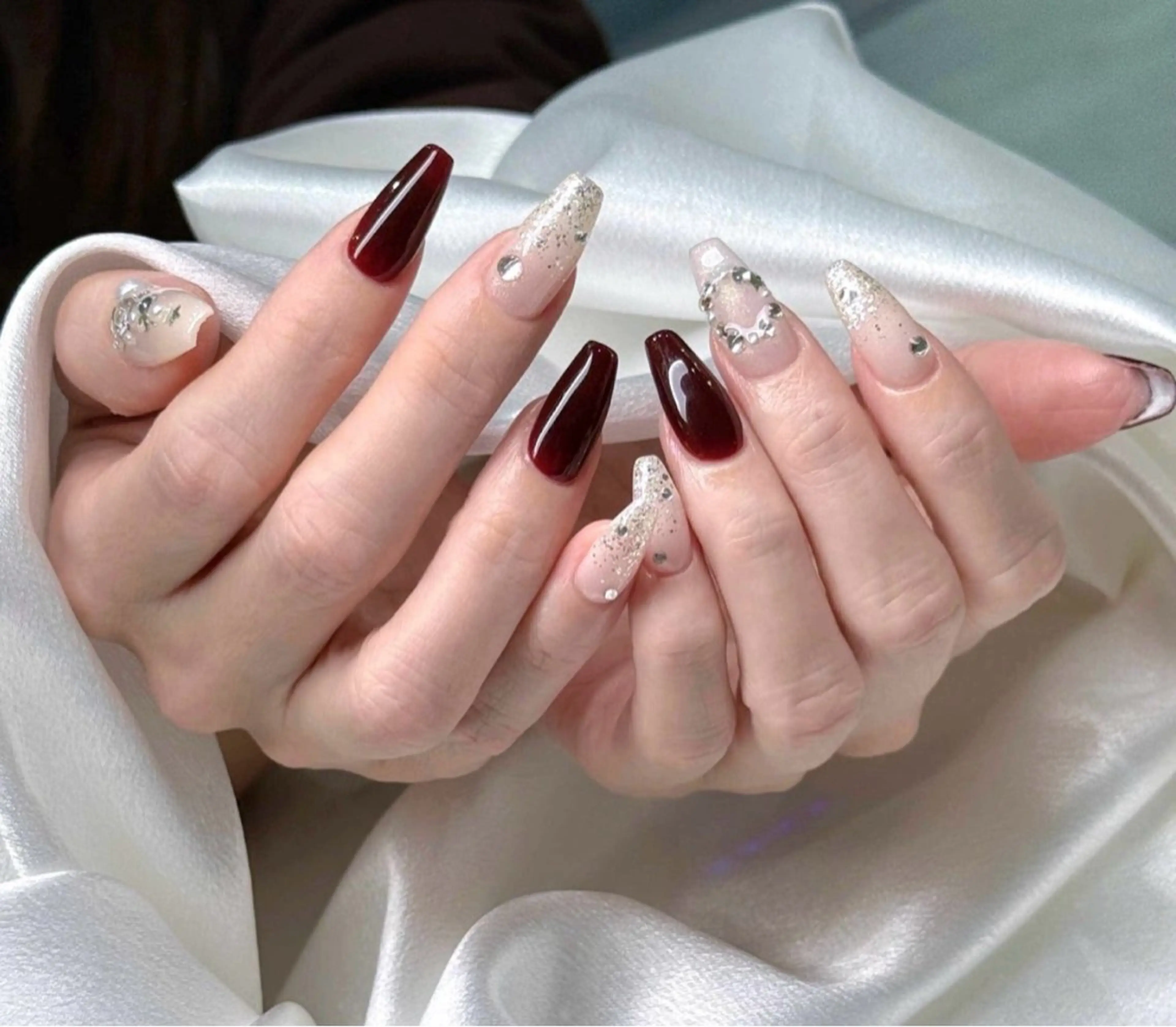 ネイル オーロラネイル ブルー チークネイル フットネイル フレンチネイル ハンドネイル Ema エマのネイルデザイン