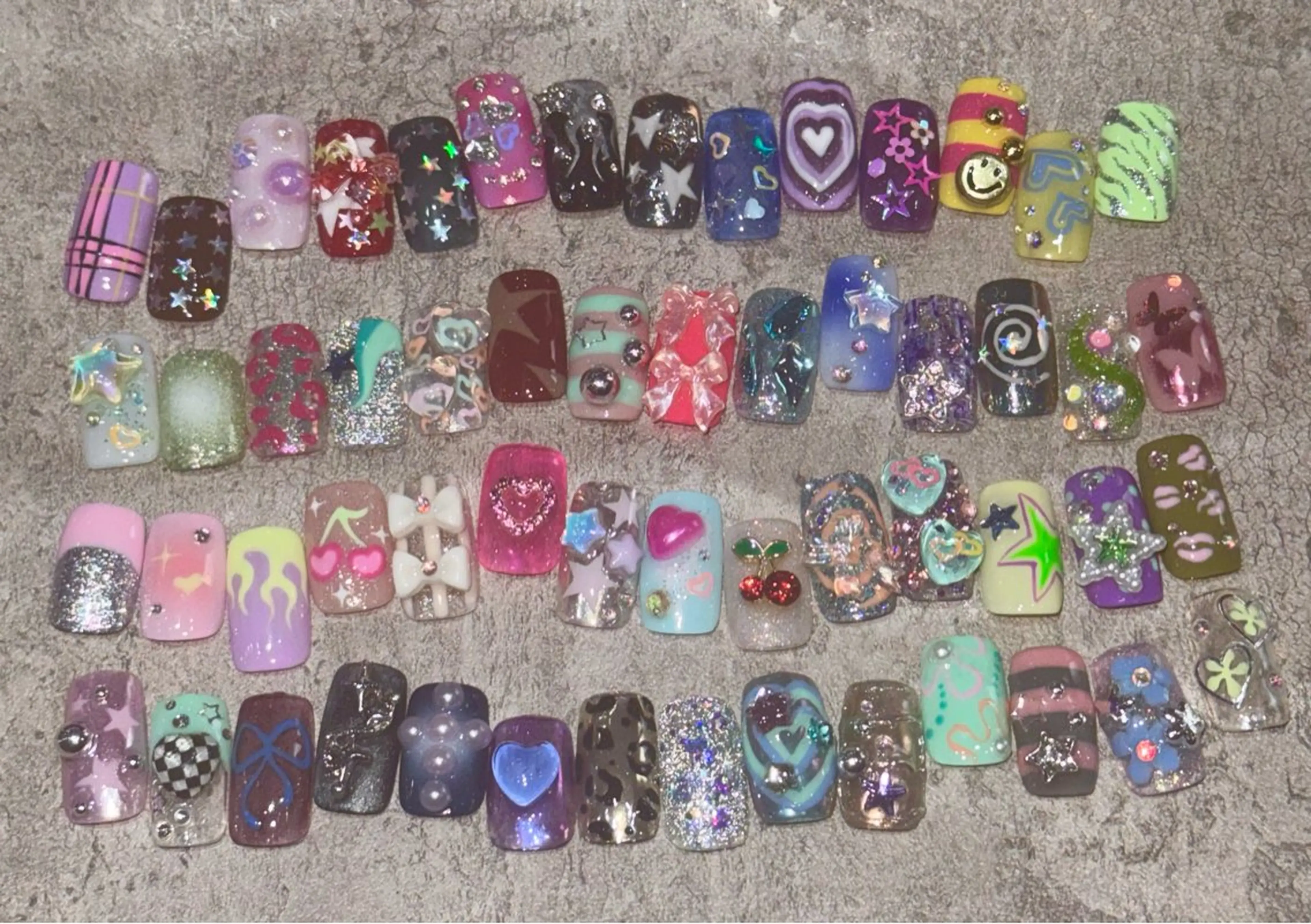 ネイル Pins16所属・HI-KO 🦙のネイルデザイン