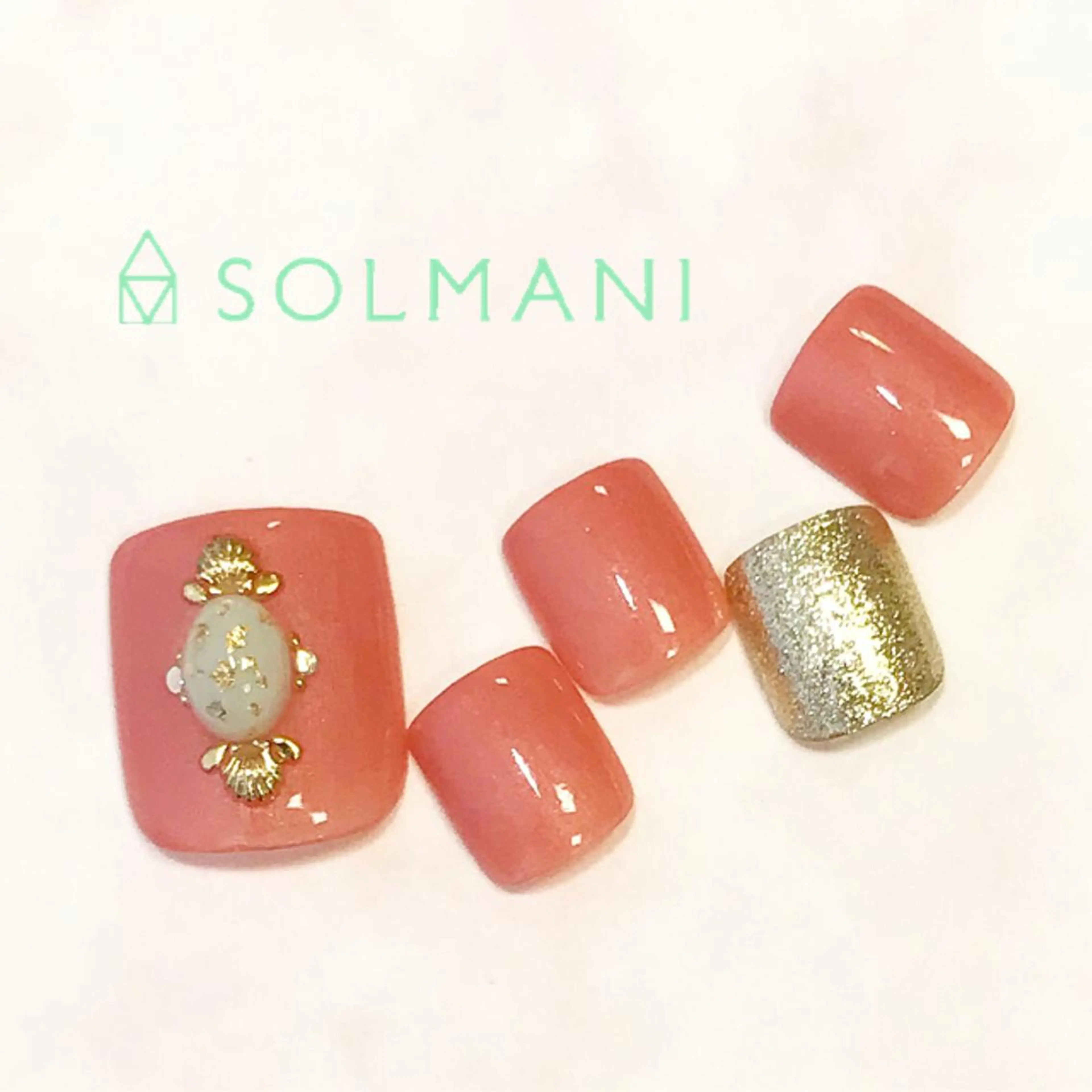 ネイル SOLMANI 予約担当のネイルデザイン