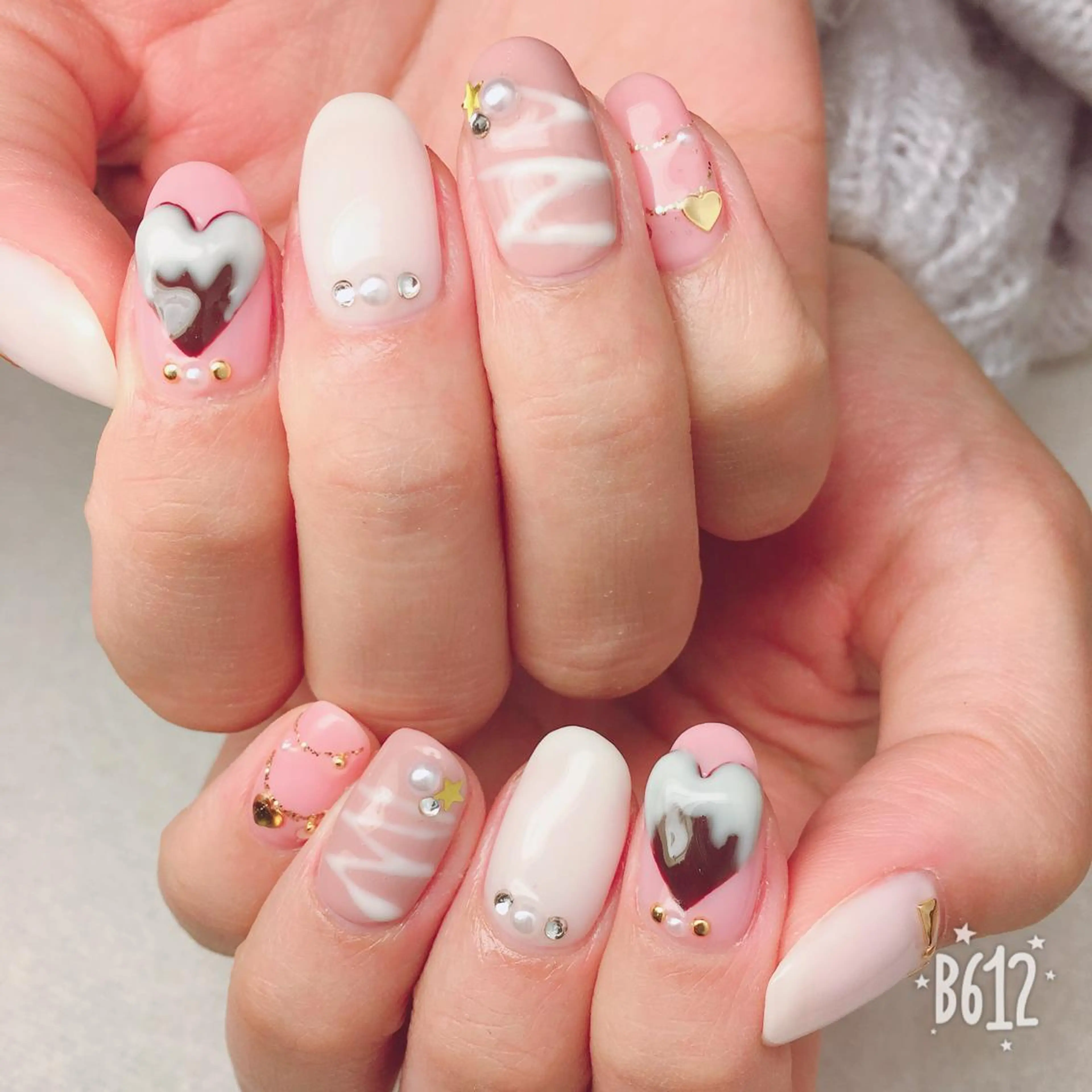 ネイル ハート バレンタイン THECOLORS所属・近貞 莉奈のネイルデザイン