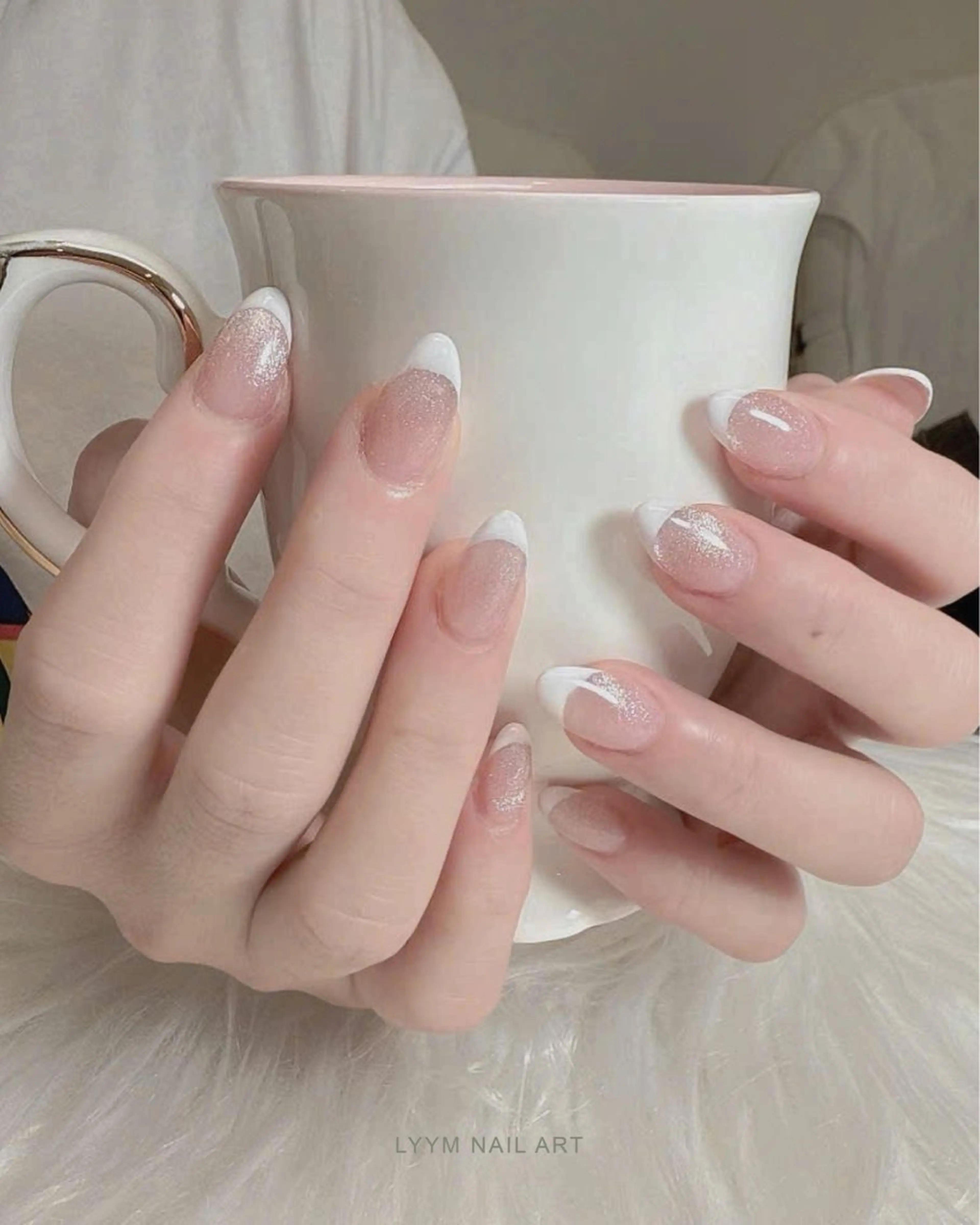 ネイル フレンチネイル 氷ネイル・うるうるネイル ラメ(グリッター) ピンク シンプルネイル LYYM Salonのネイルデザイン