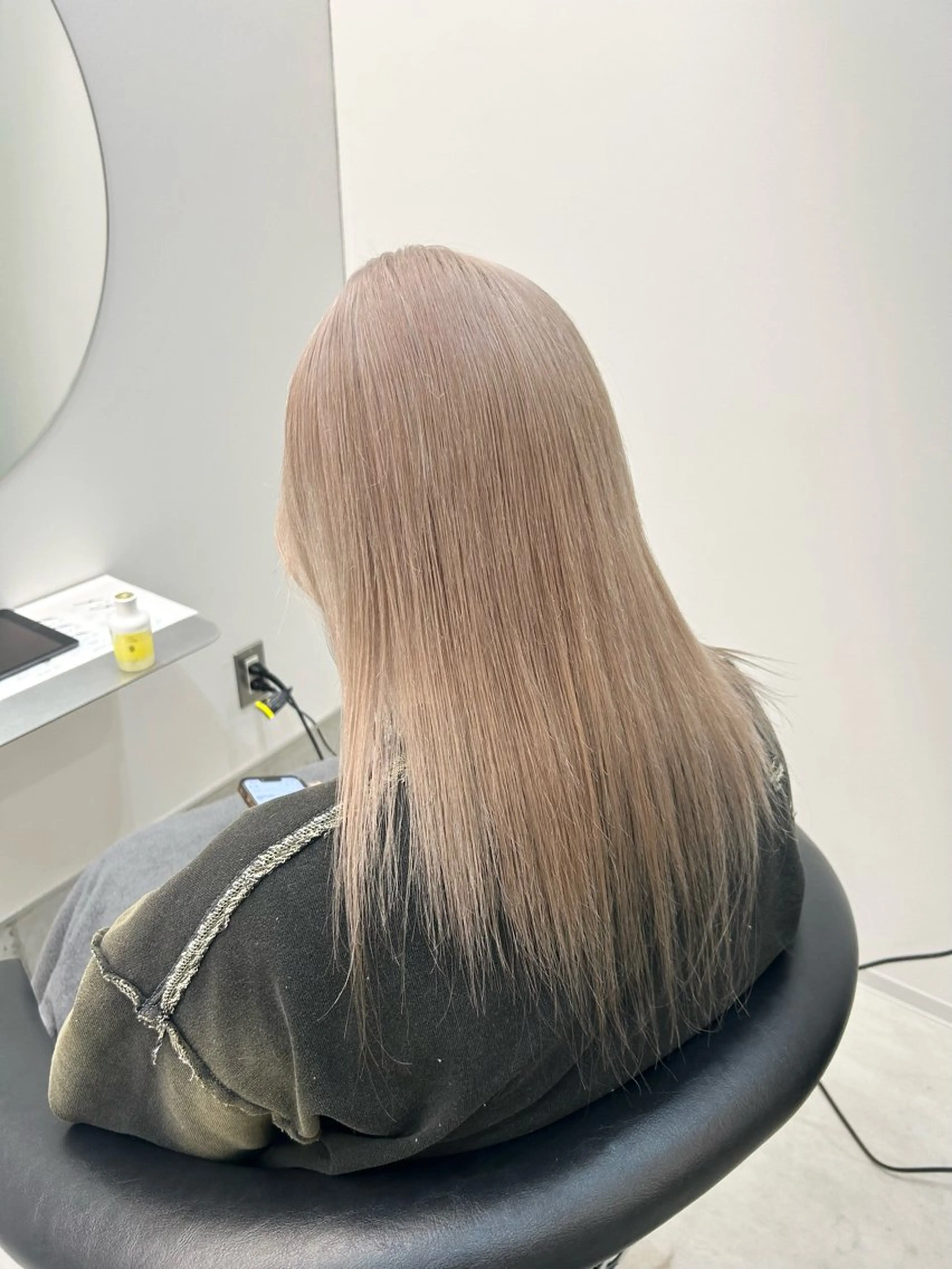 ミディアム カラー ベージュカラー ミルクティーベージュ ヘアカラー 🐾ハイトーンブリー チ🐾ひなたのヘアスタイル