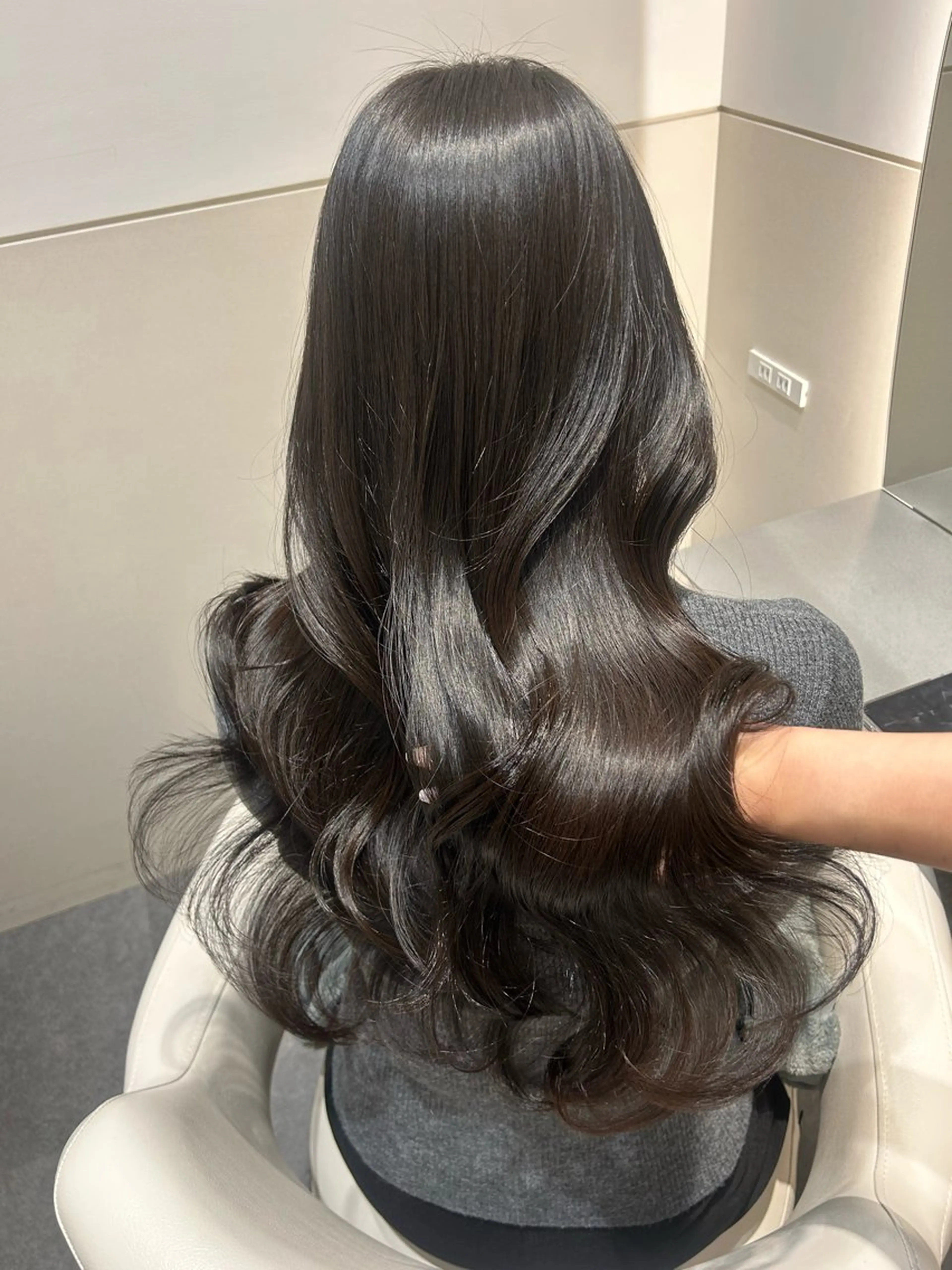 セミロング カラー ダークグレー ダークグレージュ グレージュ カット ヘアカラー トリートメント 🩷韓国ヘア/ヨシン モリ🩷Maikaのヘアスタイル