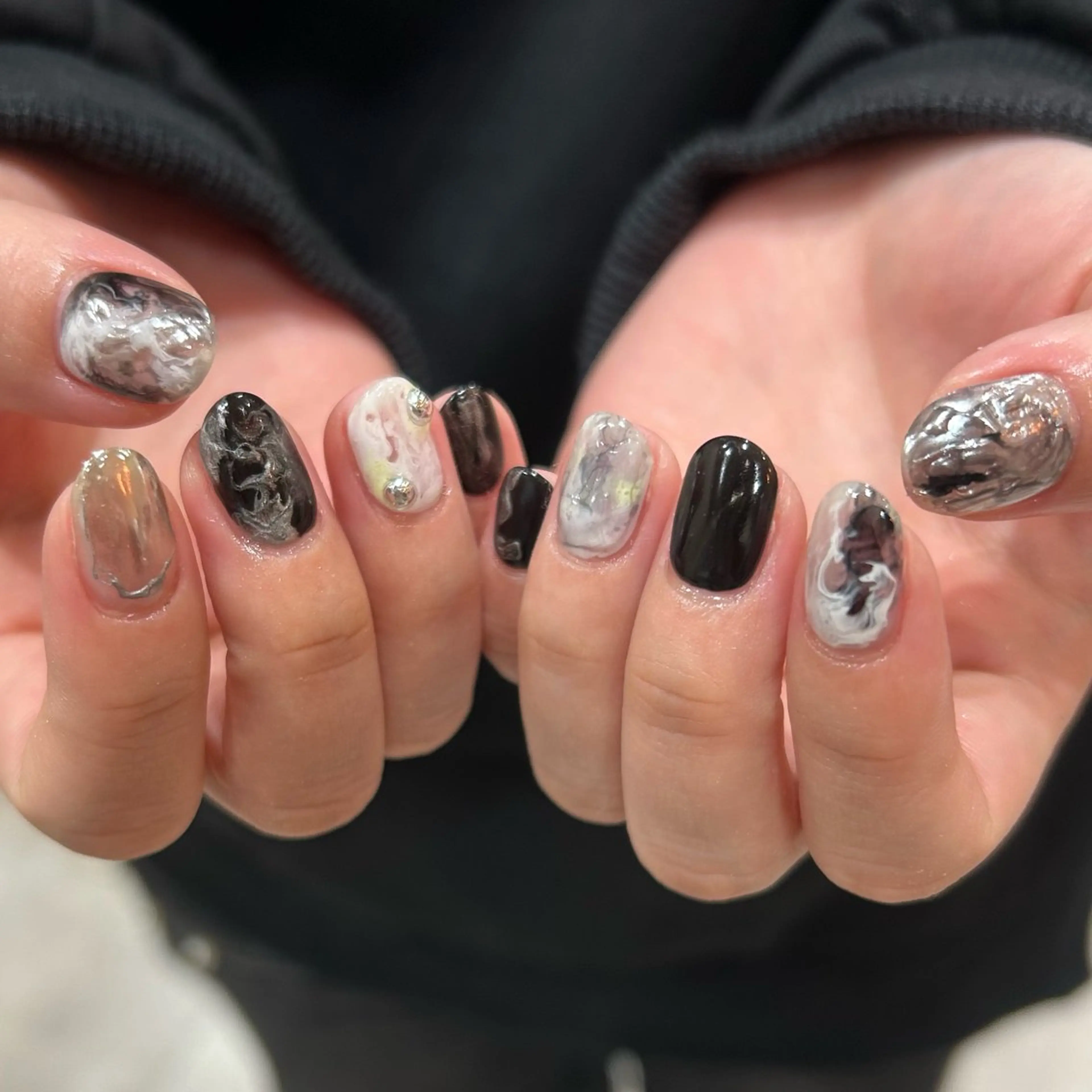 ネイル ハンドネイル shio ♡ 1月予約受付中のネイルデザイン