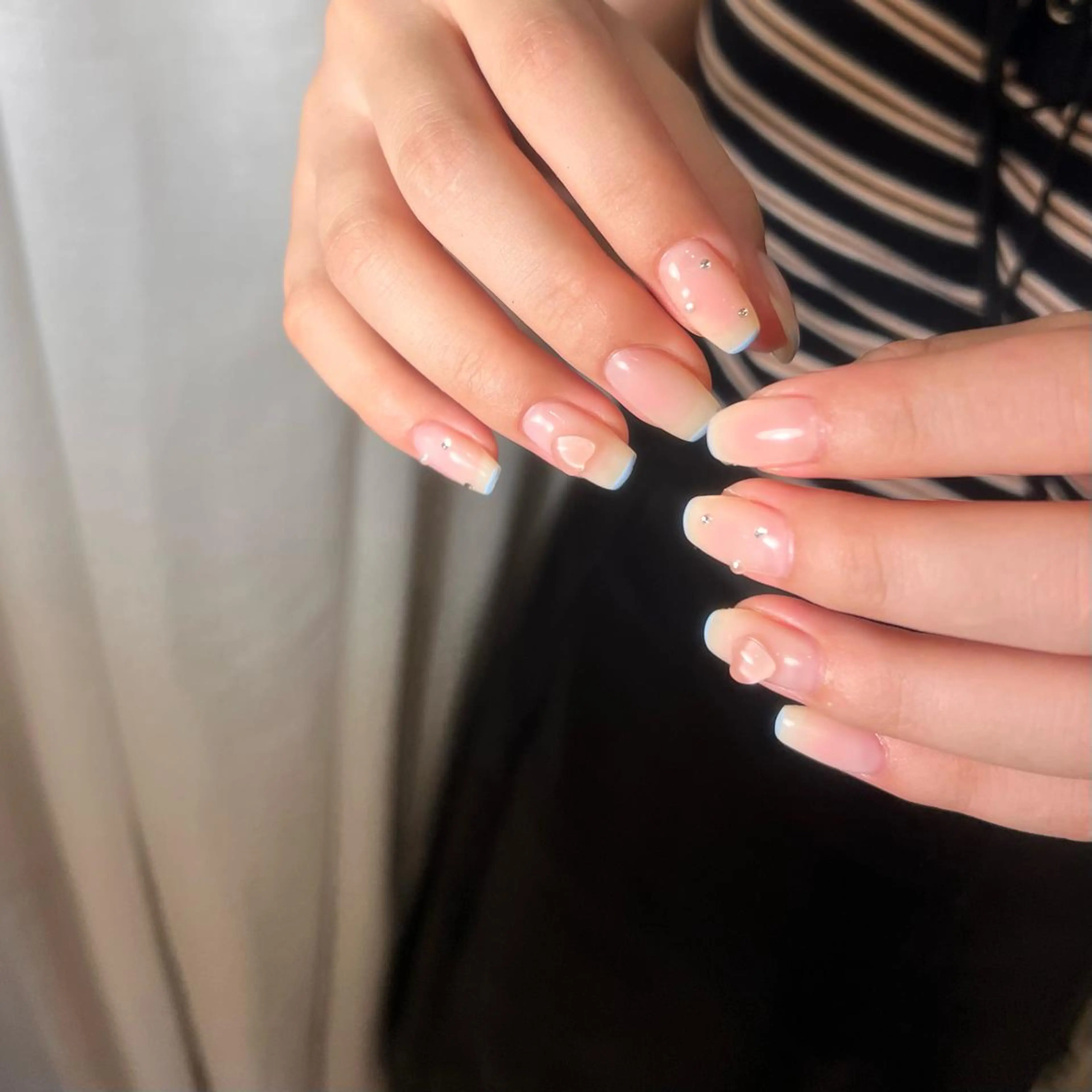 ミディアム ハンドネイル each所属・𝐞𝐚𝐜𝐡 nanami🩰のネイルデザイン