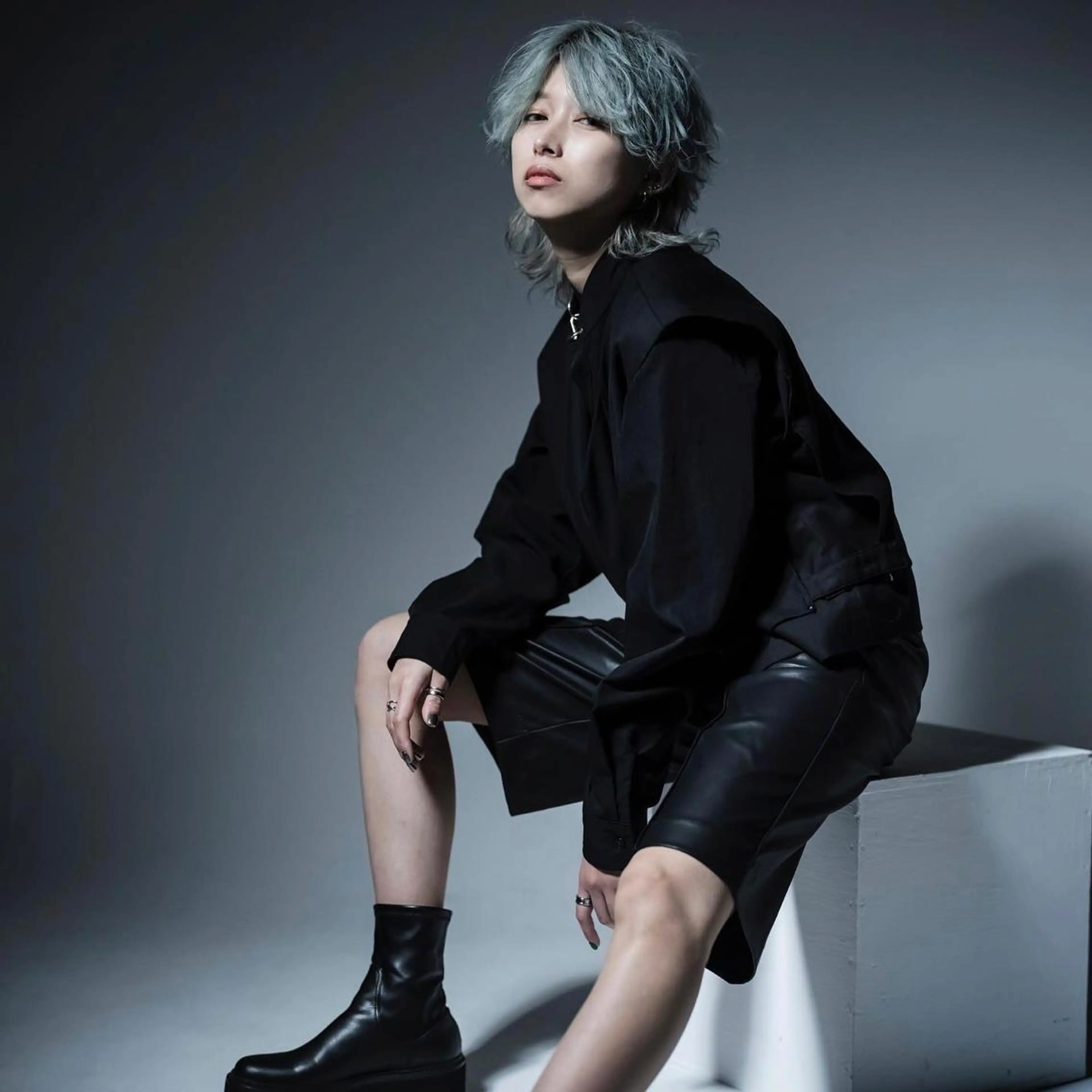 ミディアム カラー ミディアムパーマ ブリーチ ダブルカラー ウルフカット ツイストパーマ ヘアカラー トリートメント ヘアセット メンズサロン【owl 心斎橋】難波/アメ村のヘアスタイル