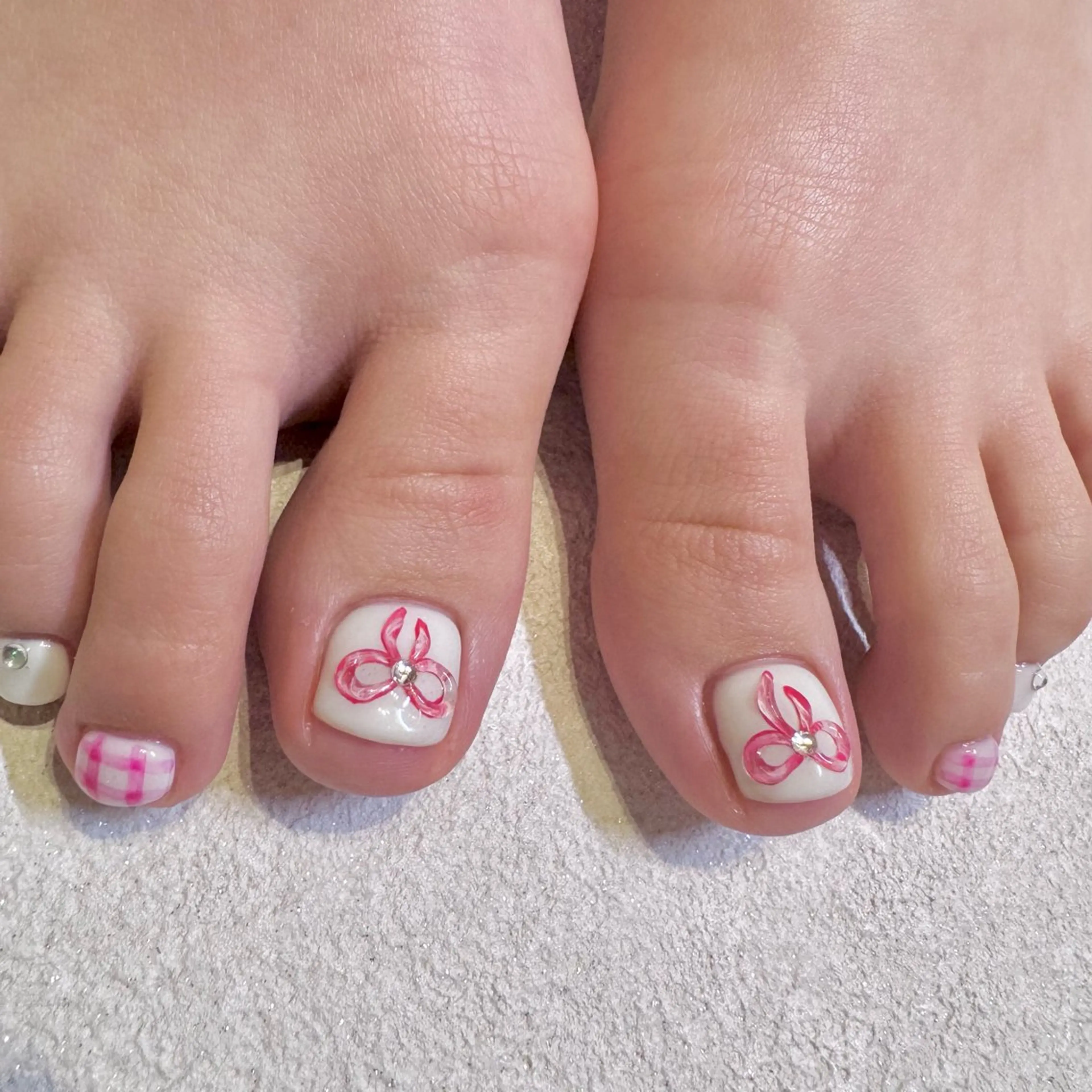 ネイル フットネイル リボン ハンドネイル nail salon e'mu💐のネイルデザイン