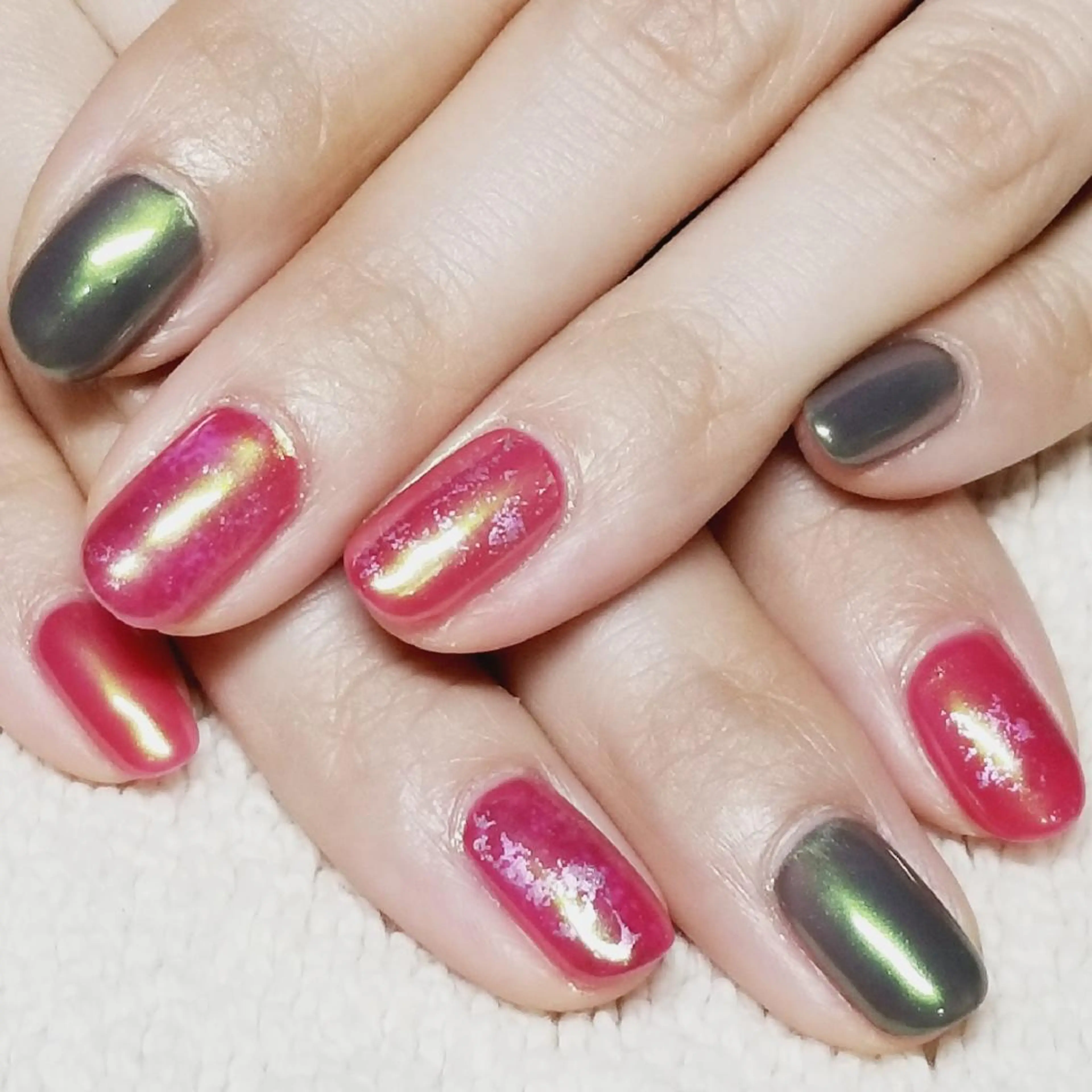 ネイル オーロラネイル 大理石ネイル(マーブル) ニュアンスネイル ピンク 赤色 よしだ ひろきのネイルデザイン