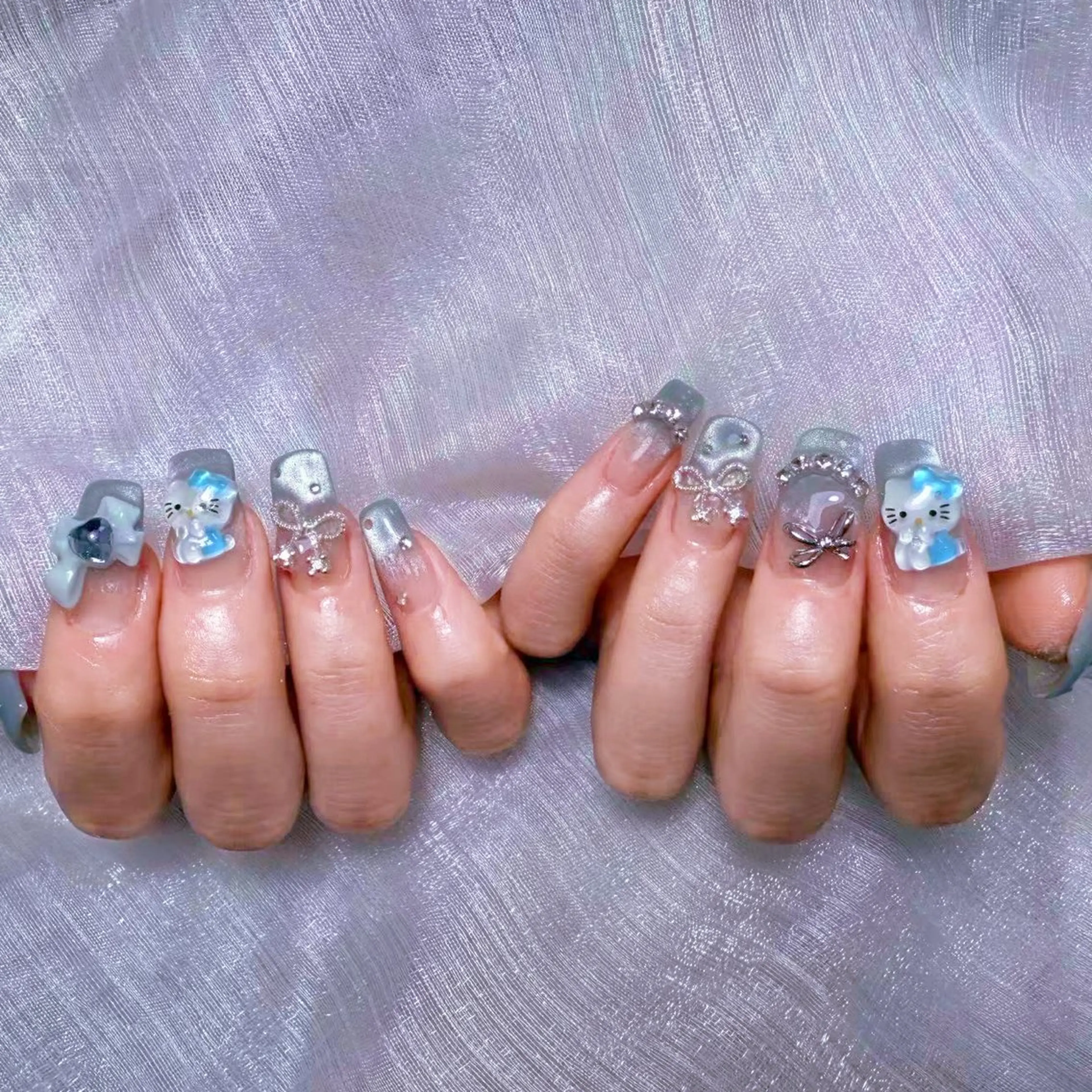 ネイル アートネイル オーロラネイル ガーリー キラキラネイル 韓国ネイル ハンドネイル yu ri 🌹のネイルデザイン