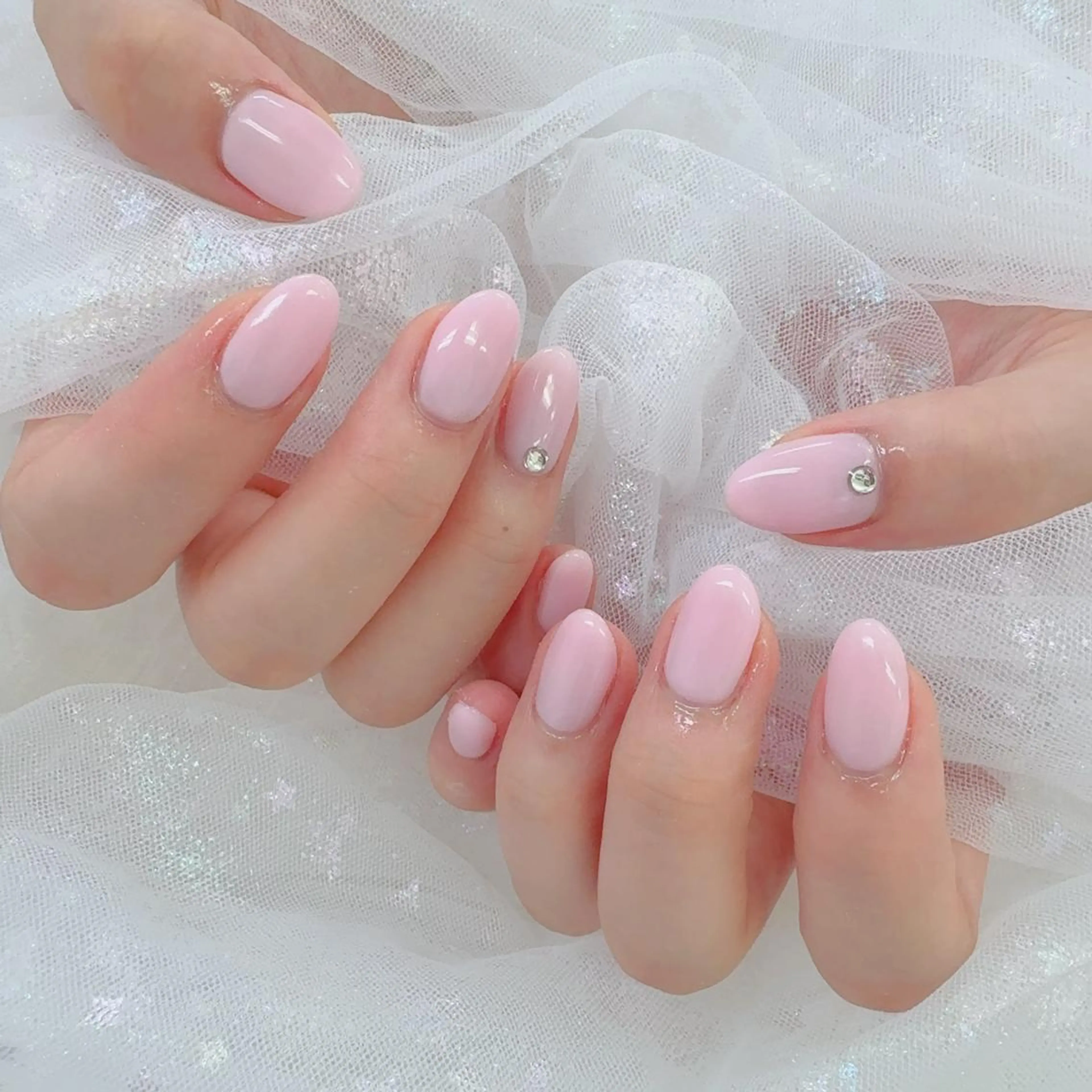 セミロング ハンドネイル 𝑰𝒕𝒐 𝑵のネイルデザイン