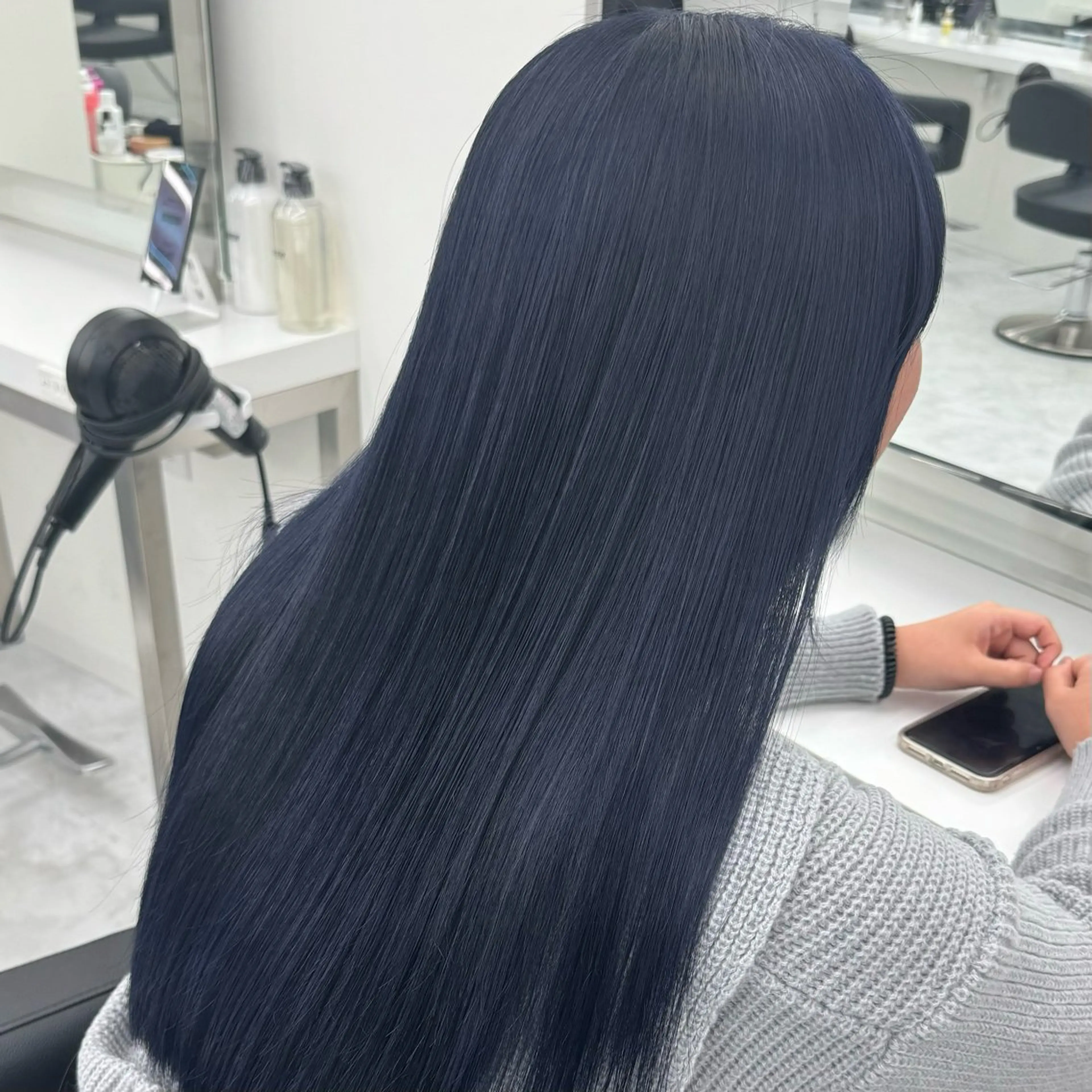 セミロング カラー ベージュカラー 黒髪 ブリーチ ブルーカラー ブルーブラック ヘアカラー トリートメント ハイトーン/ 髪質改善/上質艶髪のヘアスタイル