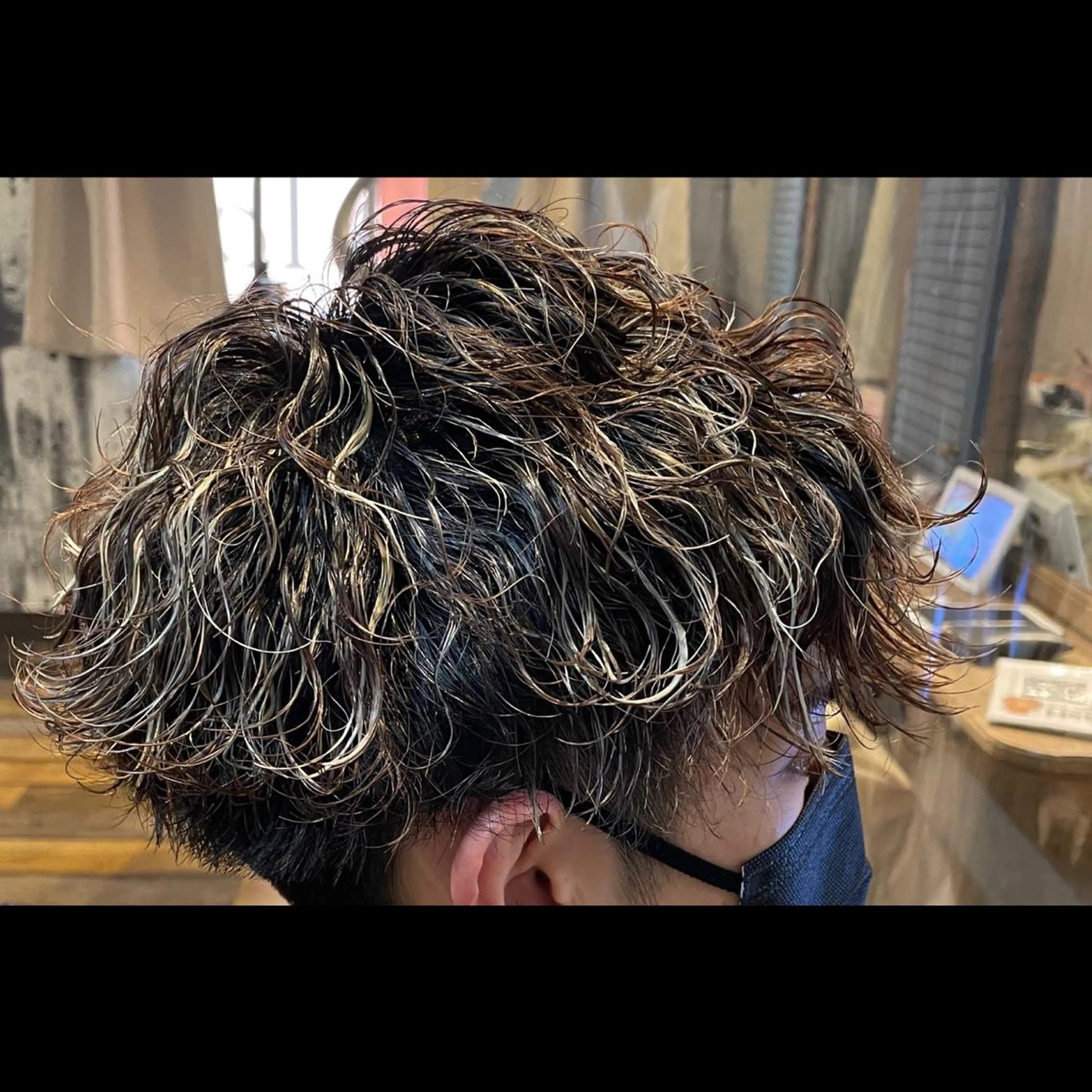 カラー パーマ メンズ メンズハイライト ハイライトカラー カット パーマ 💈大人の渋髪💈 店長　大橋侑弥のヘアスタイル