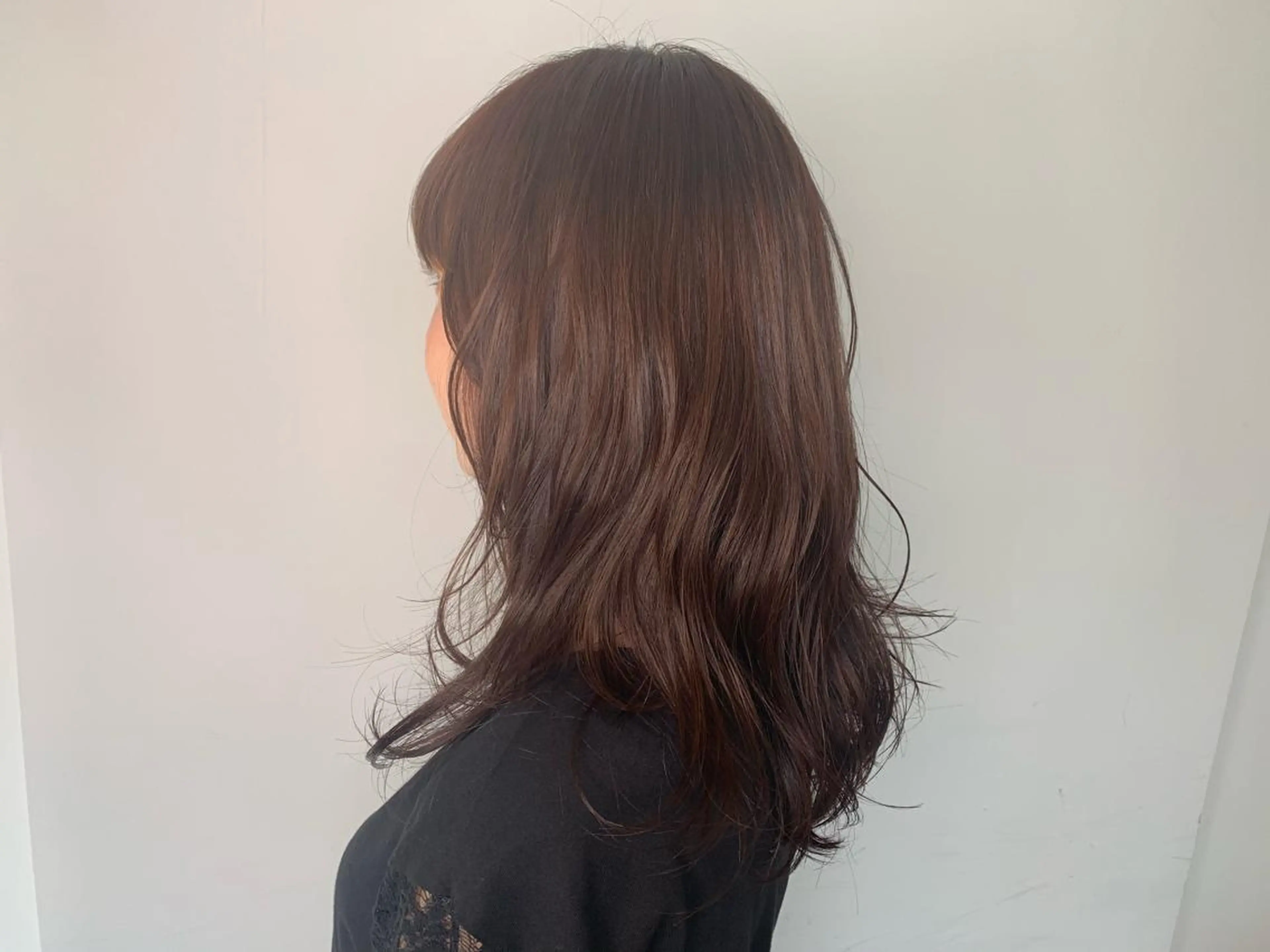 セミロング カラー 小森 衣純のヘアスタイル