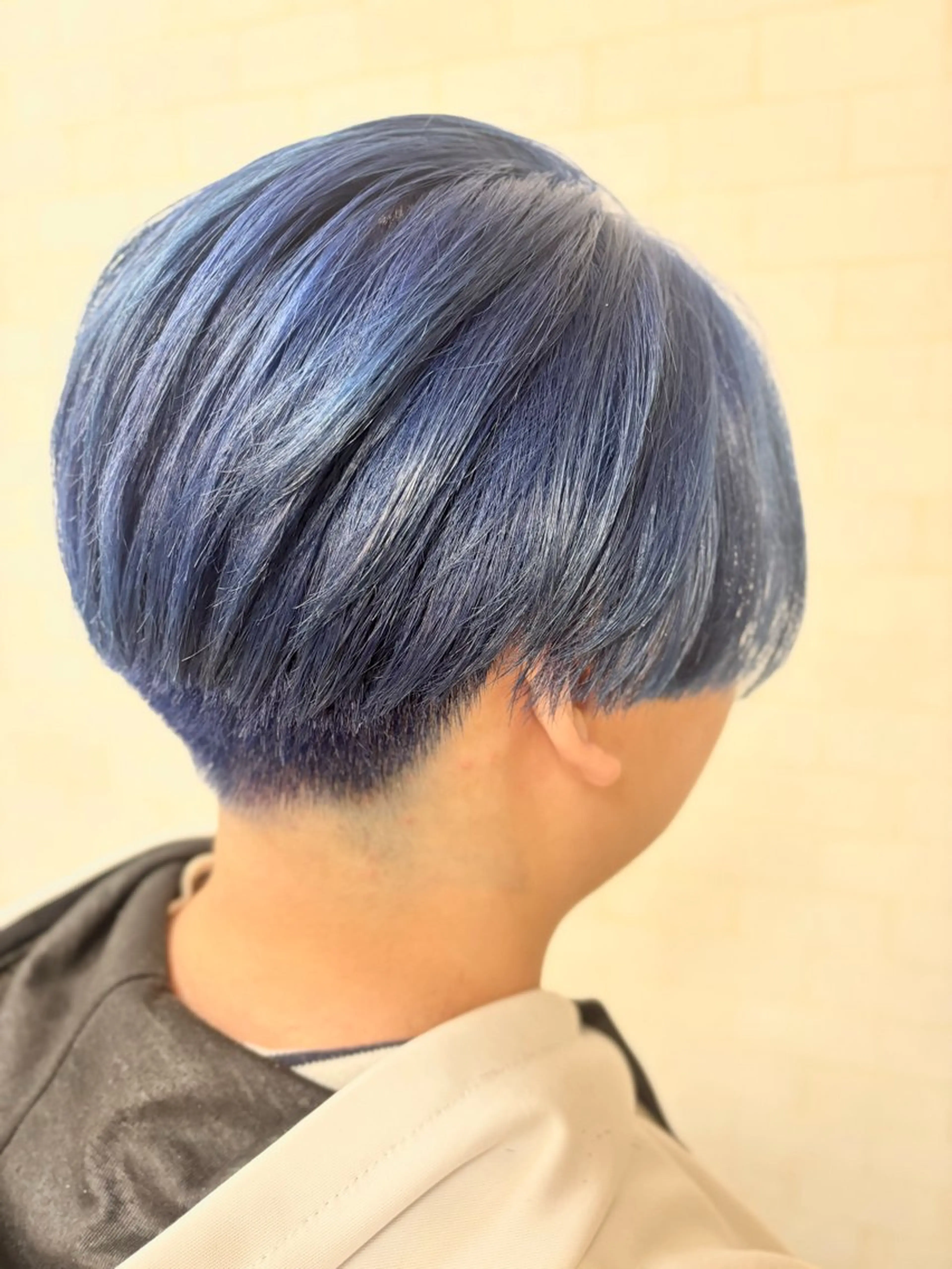 ショート カラー アッシュ ブリーチ ブルーカラー ブルーアッシュ ケアブリーチ 田儀 尚弥のヘアスタイル