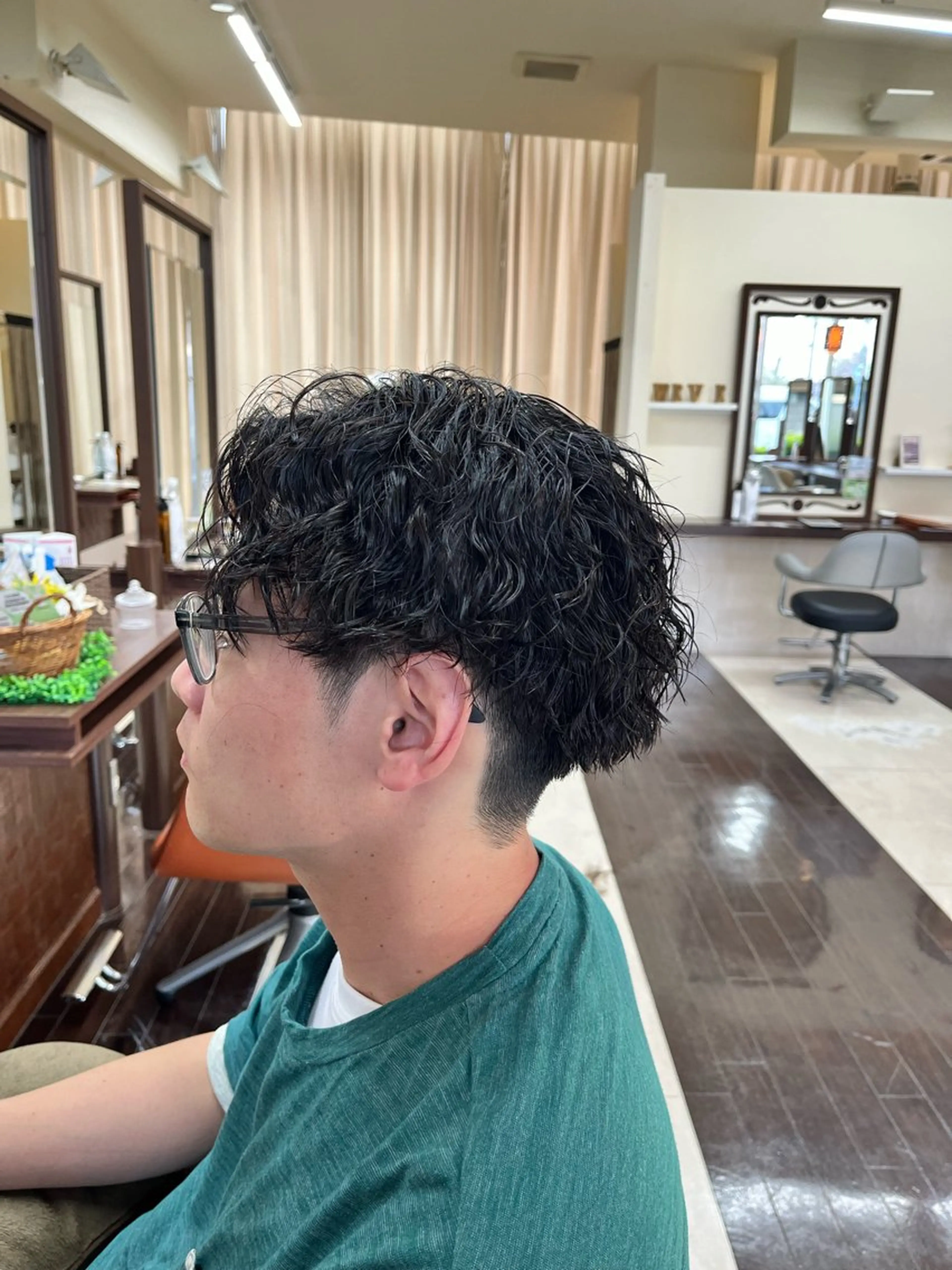 ショート パーマ メンズ センターパート メンズパーマ ツイストスパイラルパーマ 刈り上げ スパイラルパーマ AROH men's cut&men's perm 船橋店所属・🧊メンズ特化🧊 高木航希のヘアスタイル