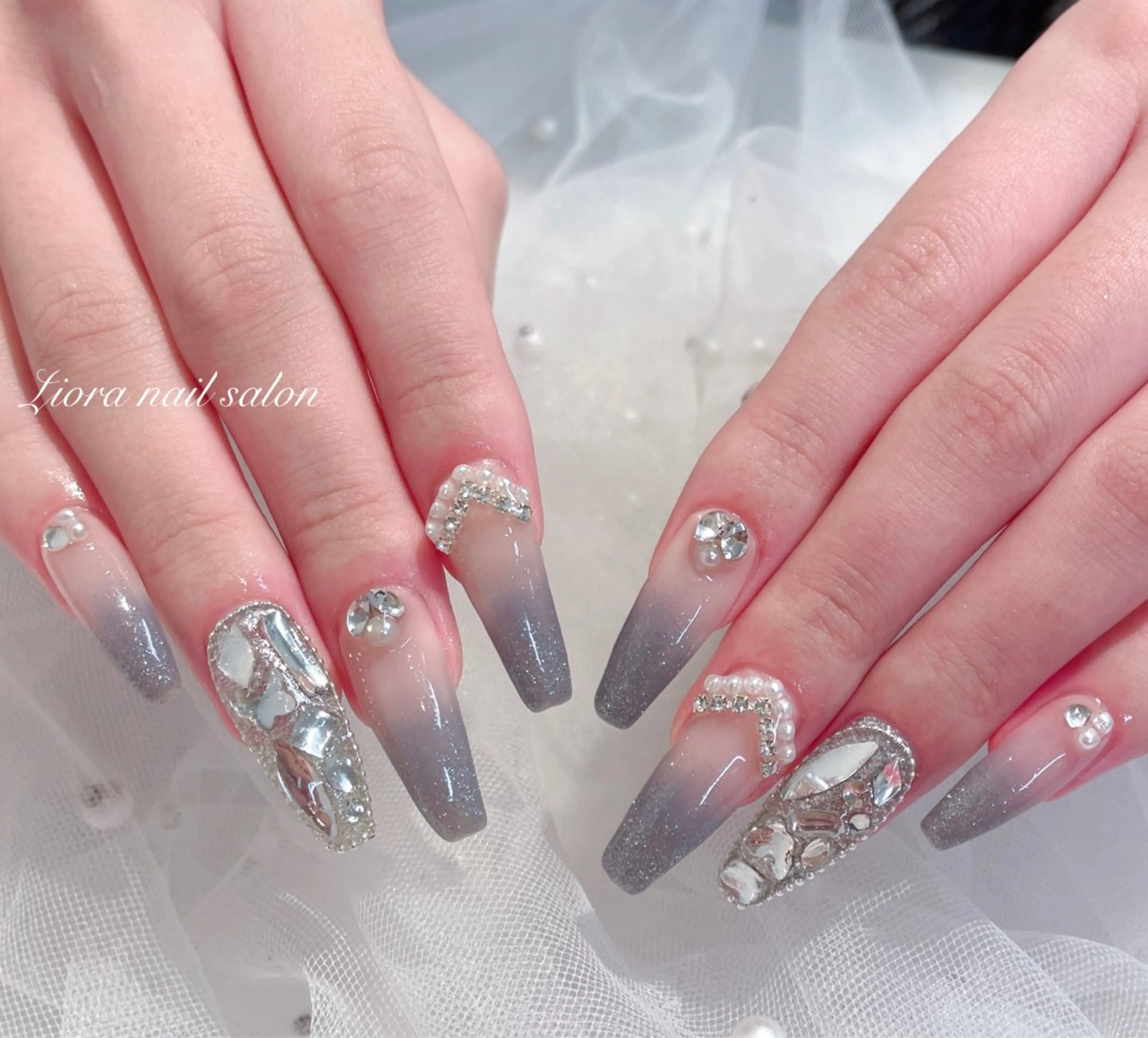 ネイル フレンチネイル ジェルネイル ガーリー グラデーション キラキラネイル ハンドネイル Liora nail 1のネイルデザイン