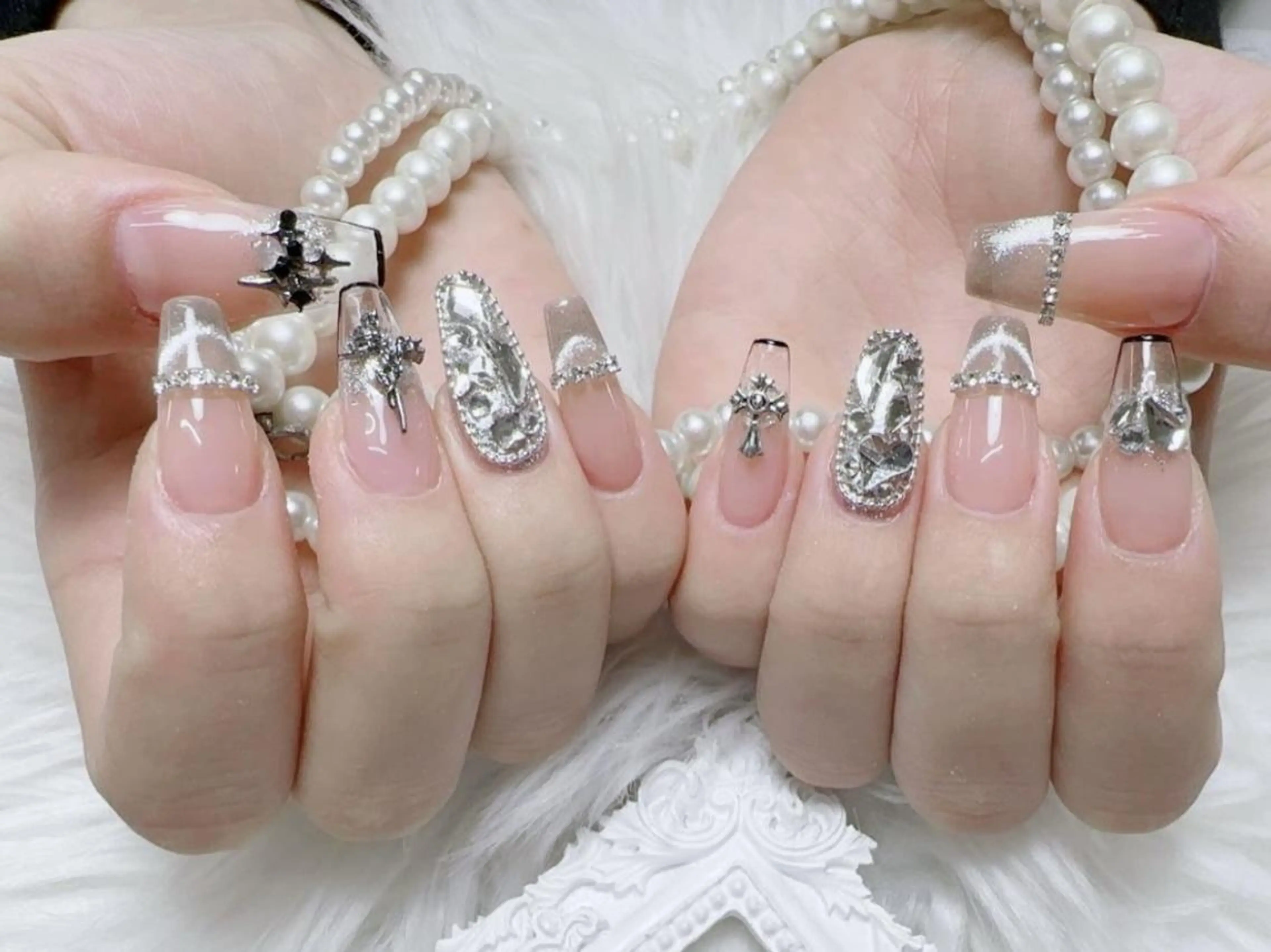 メンズ ネイル アートネイル フレンチネイル ジェルネイル キラキラネイル パラジェル Bloom kabukiのネイルデザイン