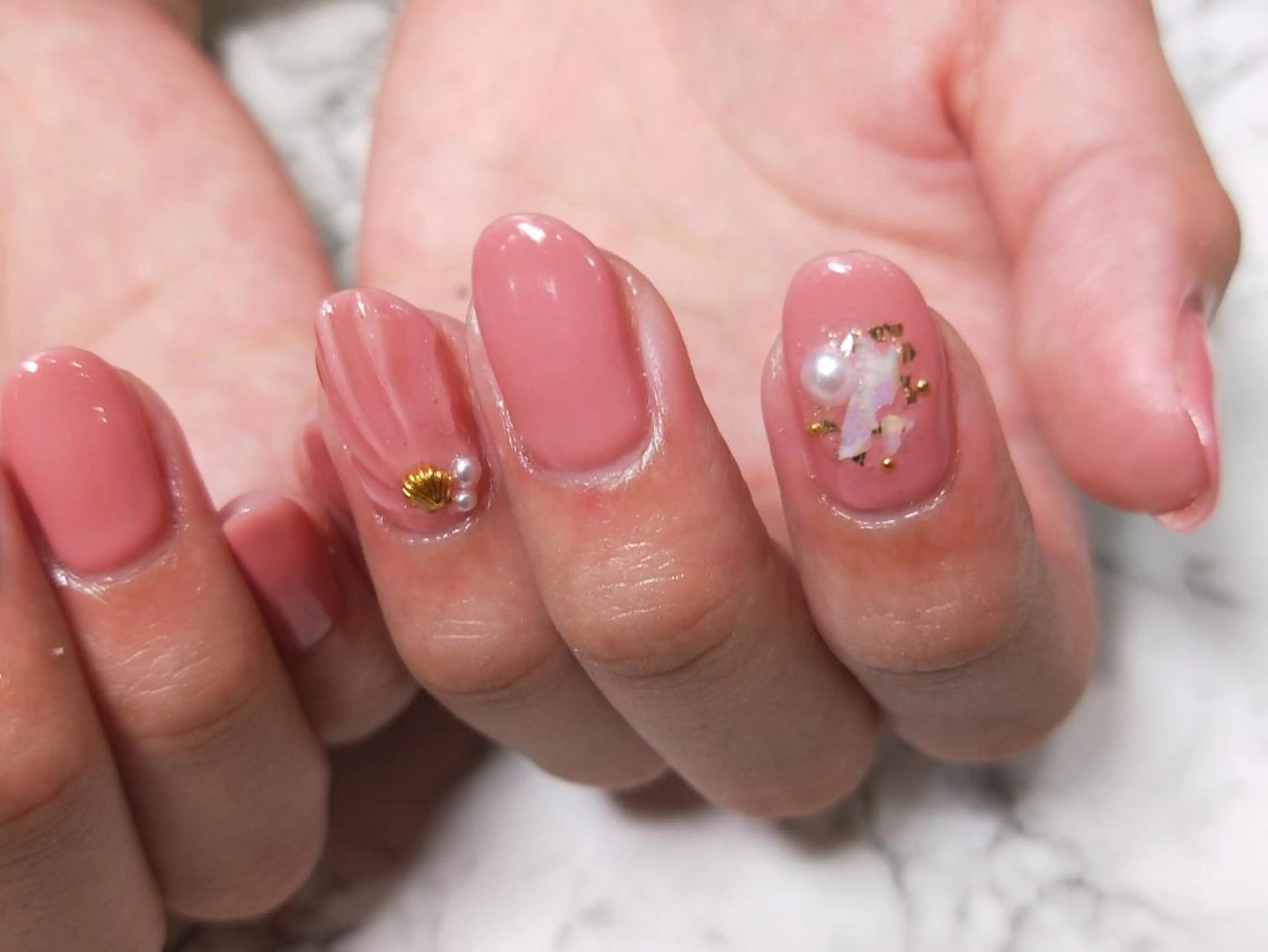 ネイル R'well所属・はばすみれ🎀ﾈｲﾙ 光ﾌｪｲｼｬﾙ ﾍｱのネイルデザイン