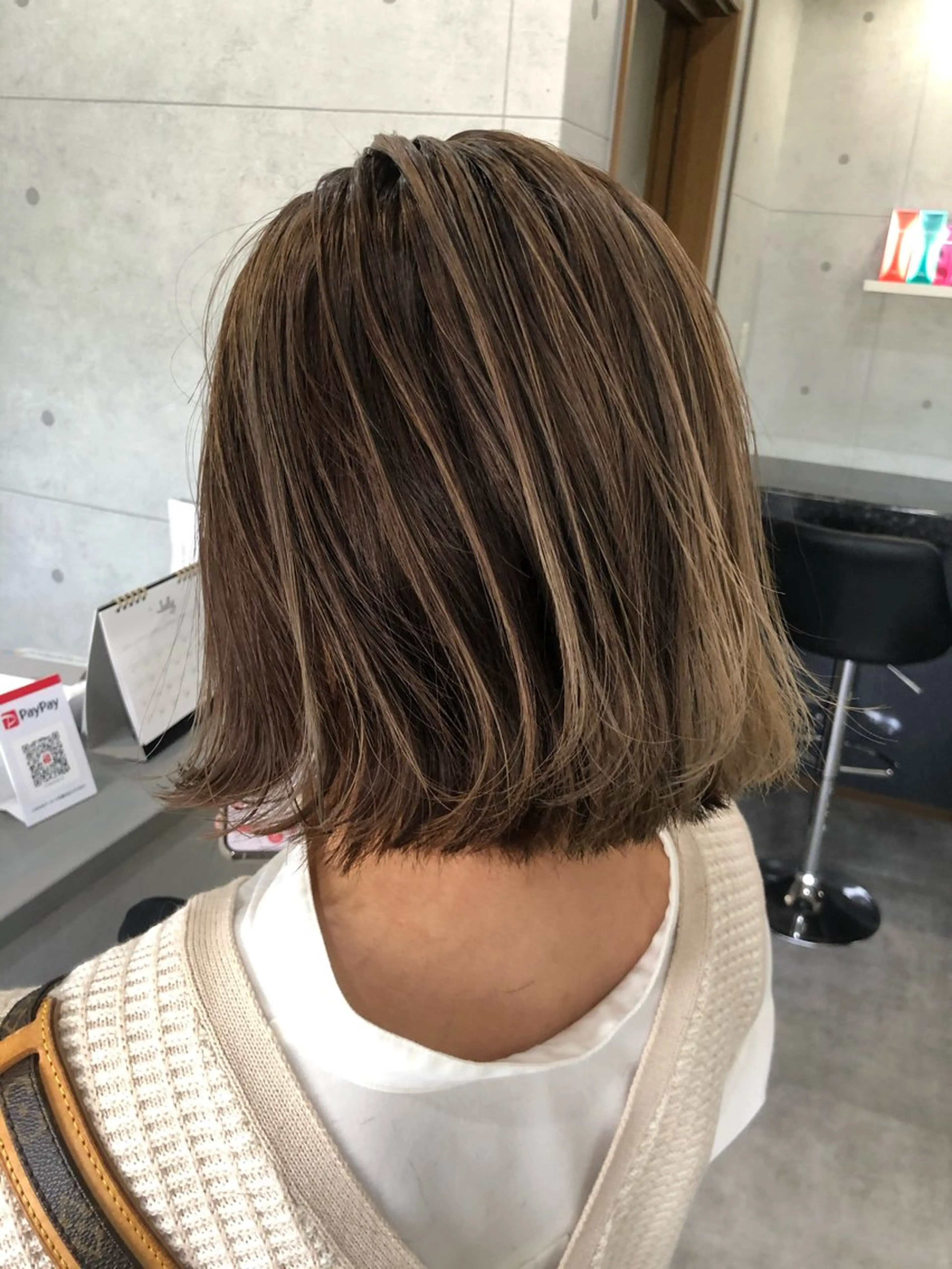 ミディアム ボブ くびれヘア くせ毛 髪質改善 切りっぱなしロブ カット ヘアカラー REVE所属・REVE美容室 REVEマツエクのヘアスタイル