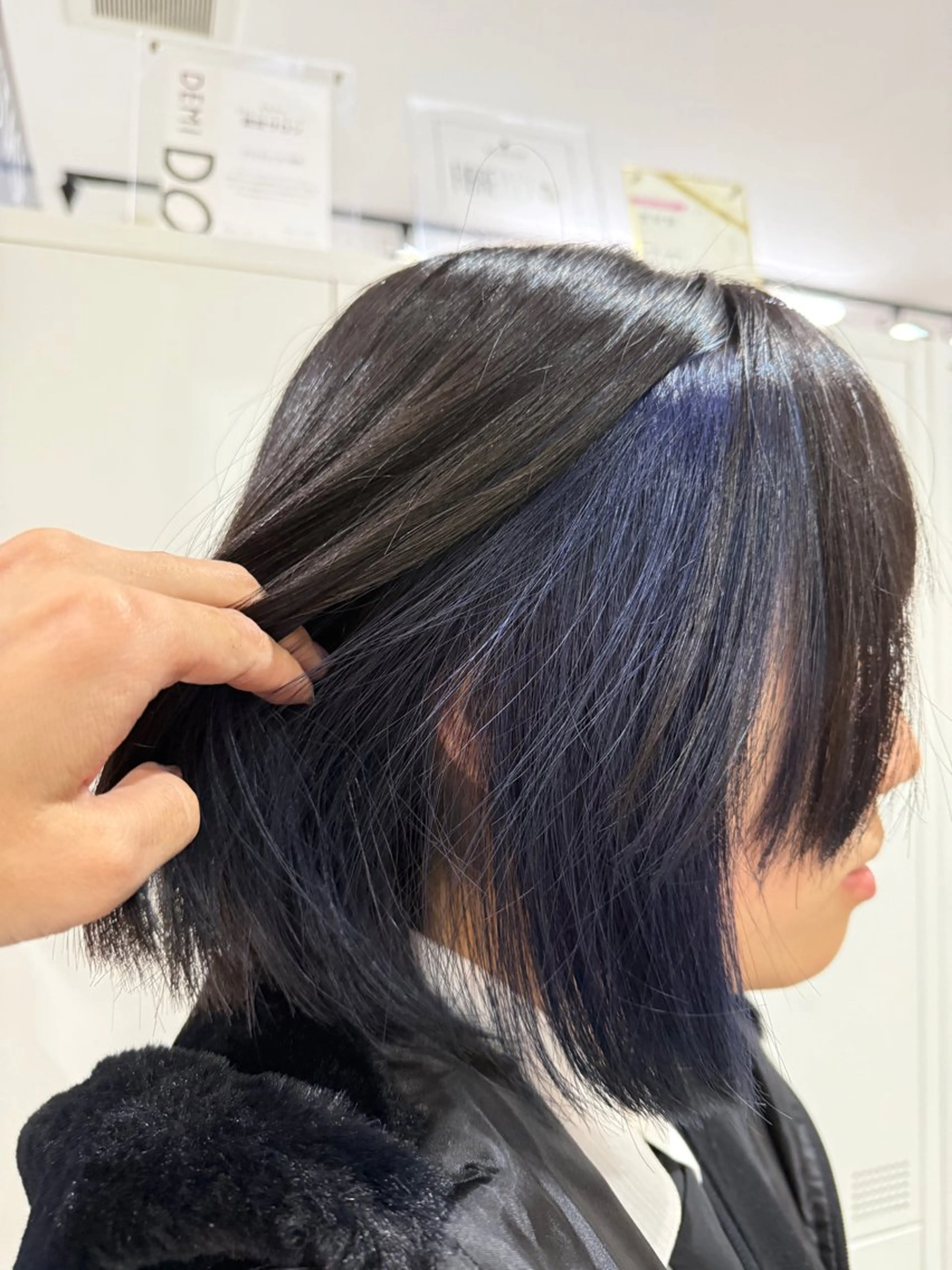 ショート カラー ブルーカラー イヤリングカラー ネイビーカラー ボブ GRANDEUR 村越 捺稀のヘアスタイル