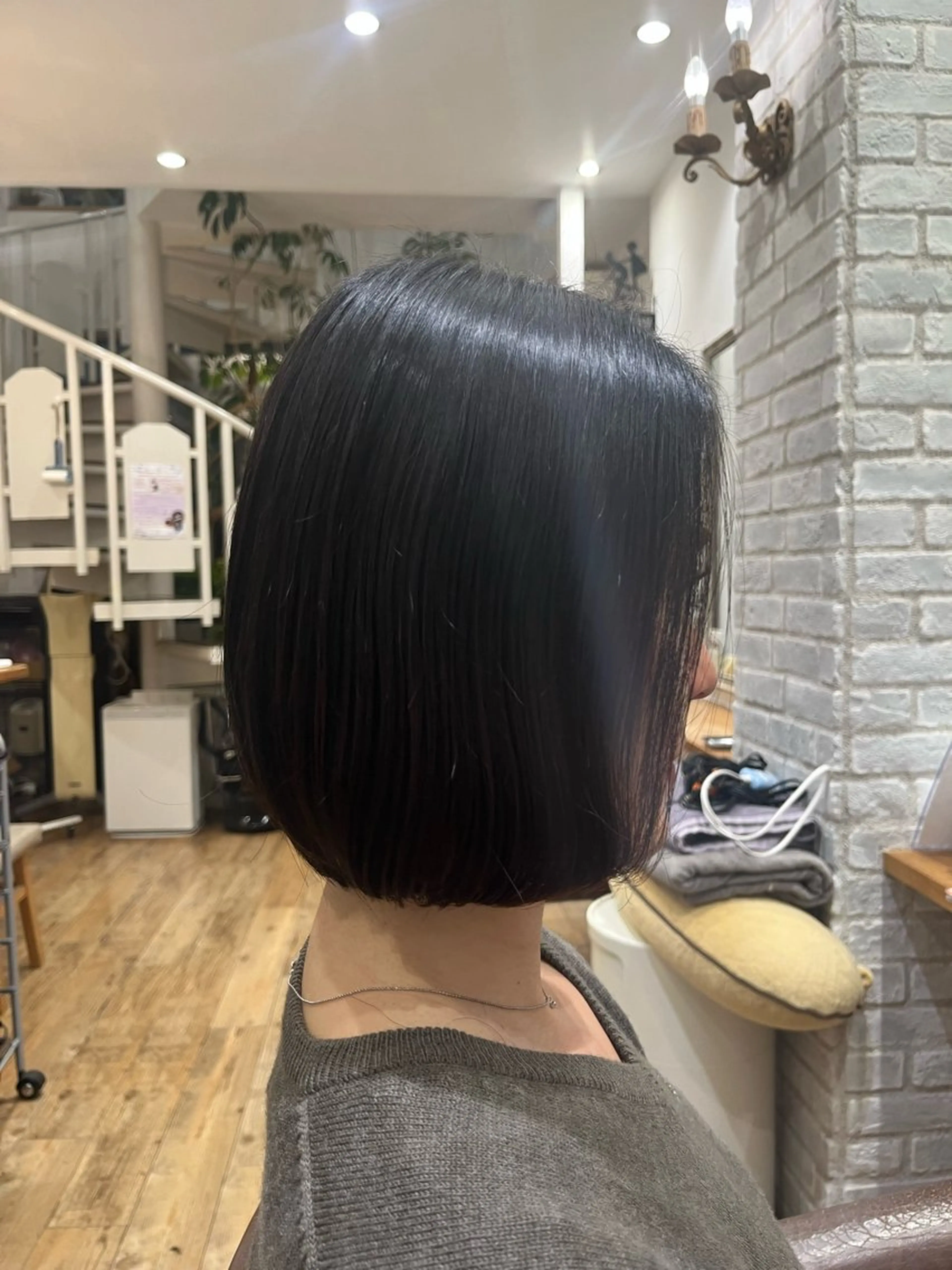 ミディアム シシヘアー メイのヘアスタイル
