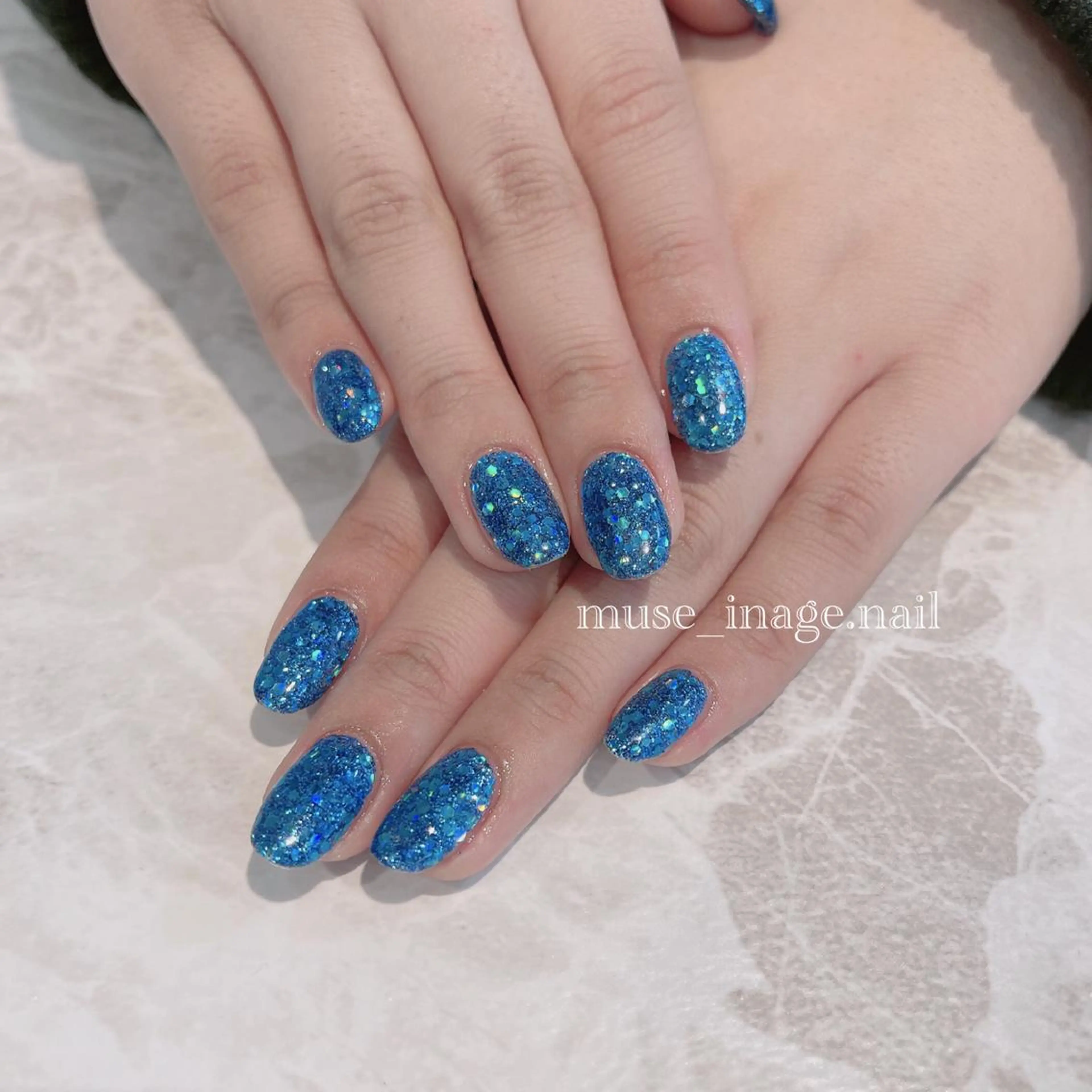 ネイル ブルー ラメ(グリッター) ワンカラーネイル ハンドネイル Nailsalon Julius luna所属・Juliusluna FUZUKIのネイルデザイン