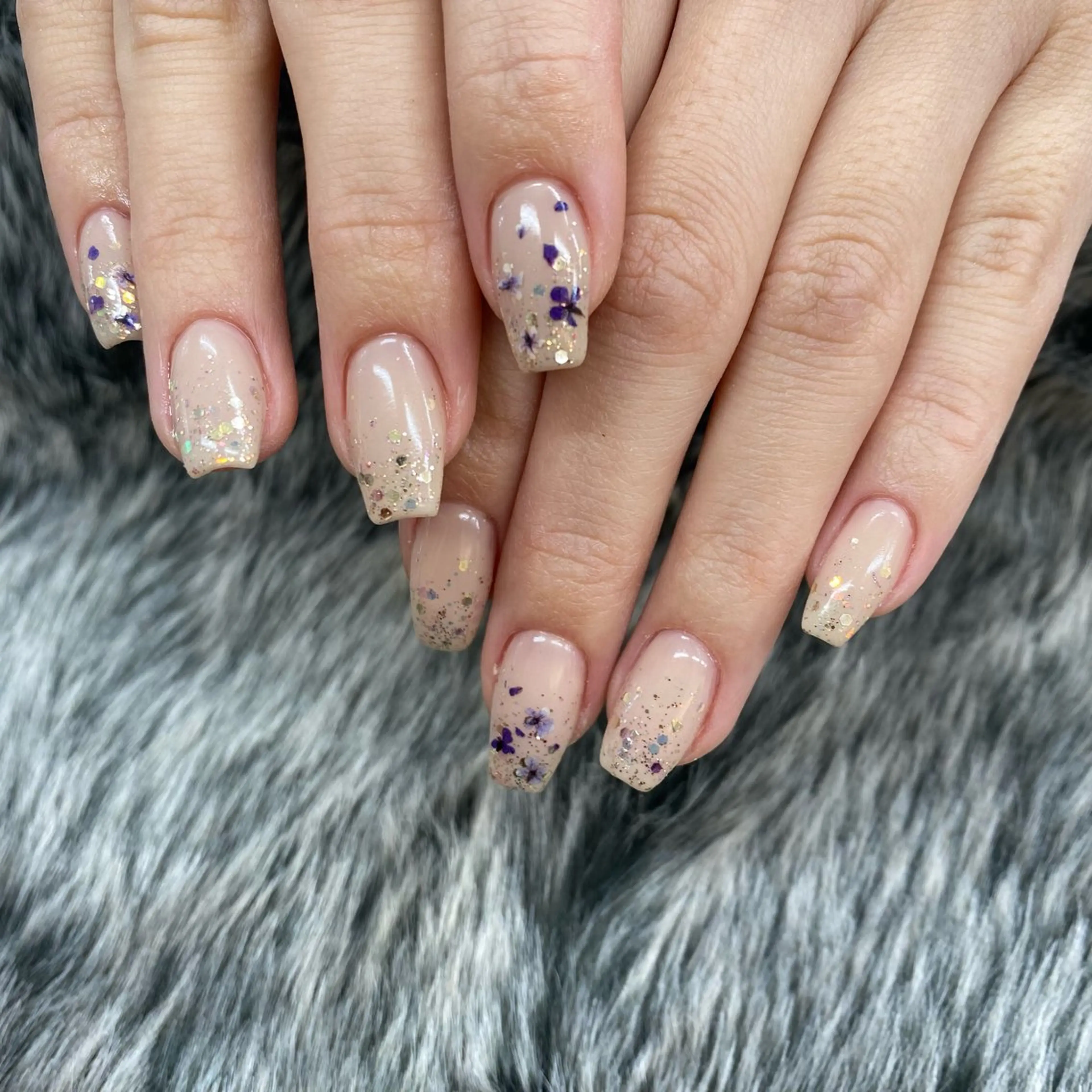 ネイル アートネイル フラワーネイル キラキラネイル ラメ(グリッター) オフィスネイル ハンドネイル GRANDEUR やまだゆう🌼のネイルデザイン