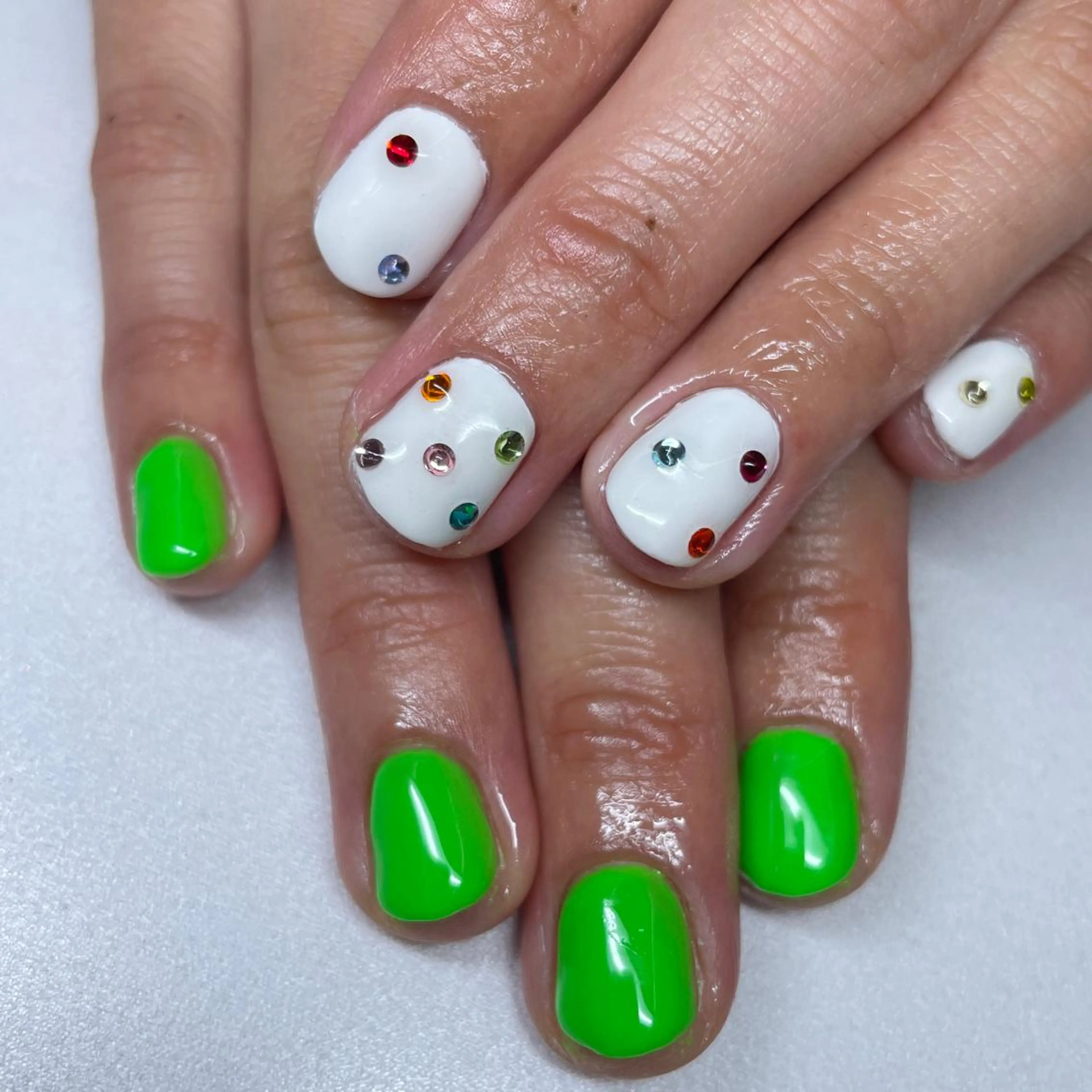 ネイル ストーンネイル nail Eclat所属・志賀野 美喜のネイルデザイン