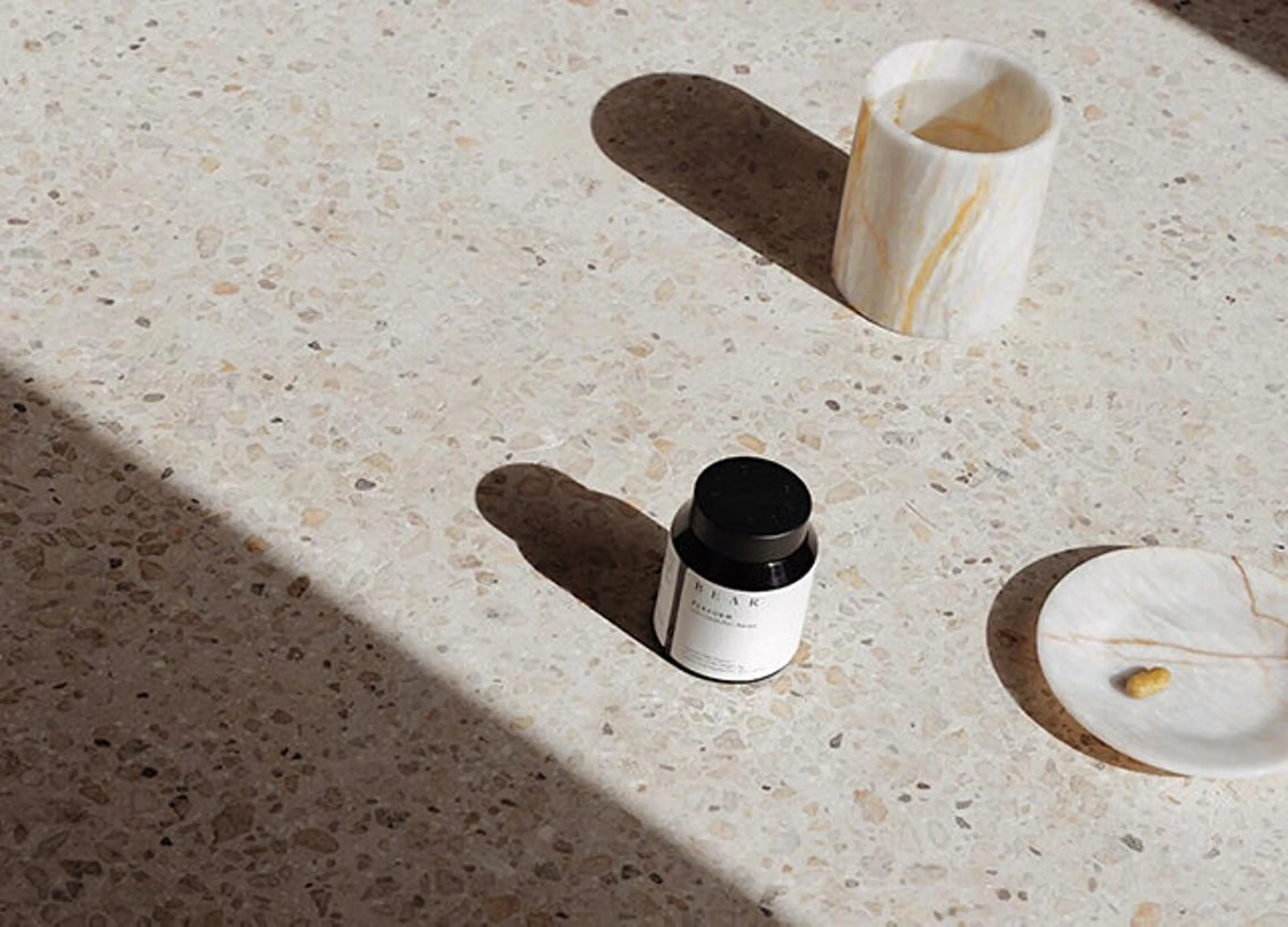 ミディアム ネイル current所属・✨カット美容師 💡高橋優也💡のヘアスタイル