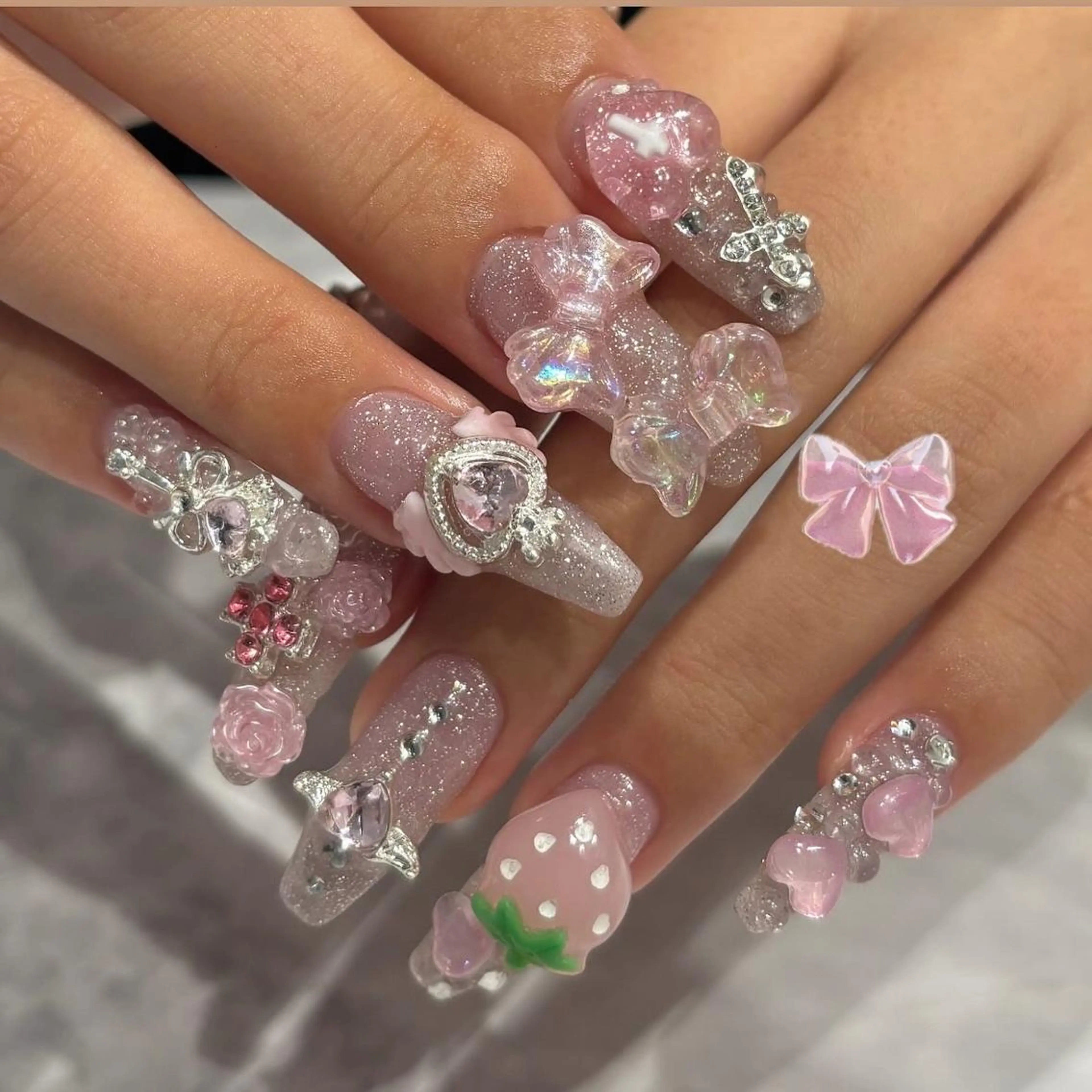 【贅沢✨パーツつけ放題】✨🎀デザインプラスコース🎀✨持ち込みデザインやゴテゴテネイルが好きな方はこちら🍒の写真