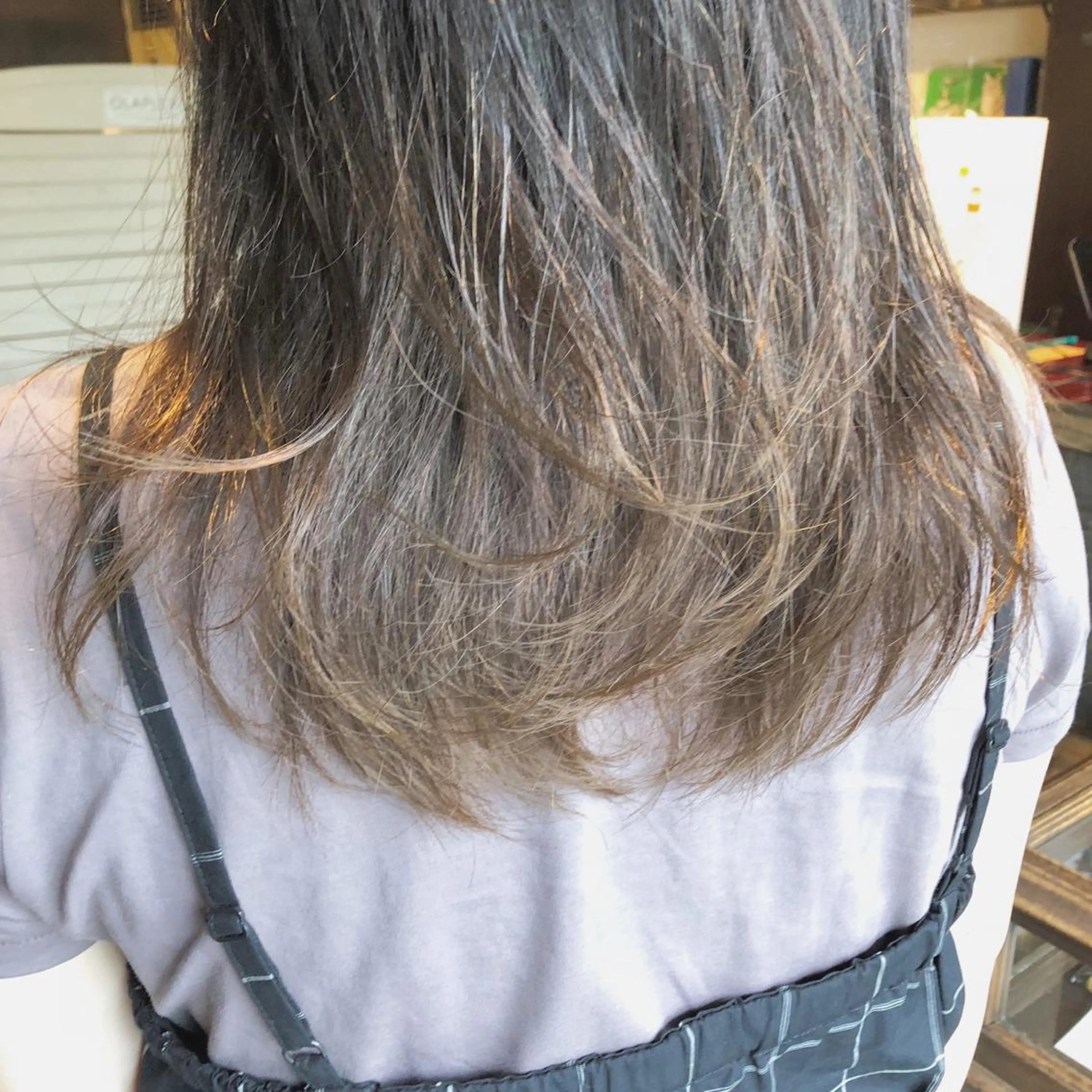 セミロング 吉川 愛美李のヘアスタイル