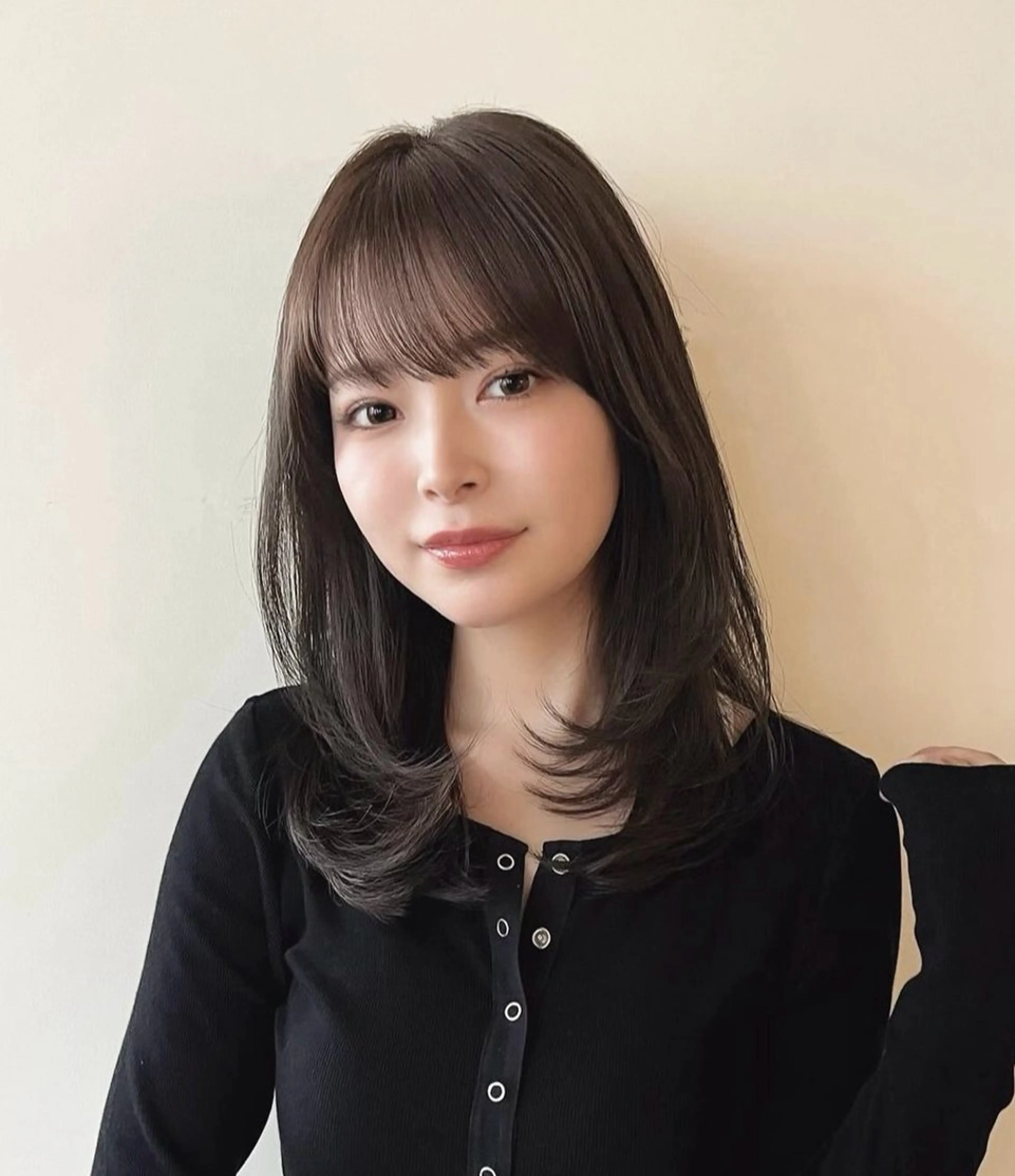 セミロング アッシュ レイヤーカット 吉川 陽菜のヘアスタイル