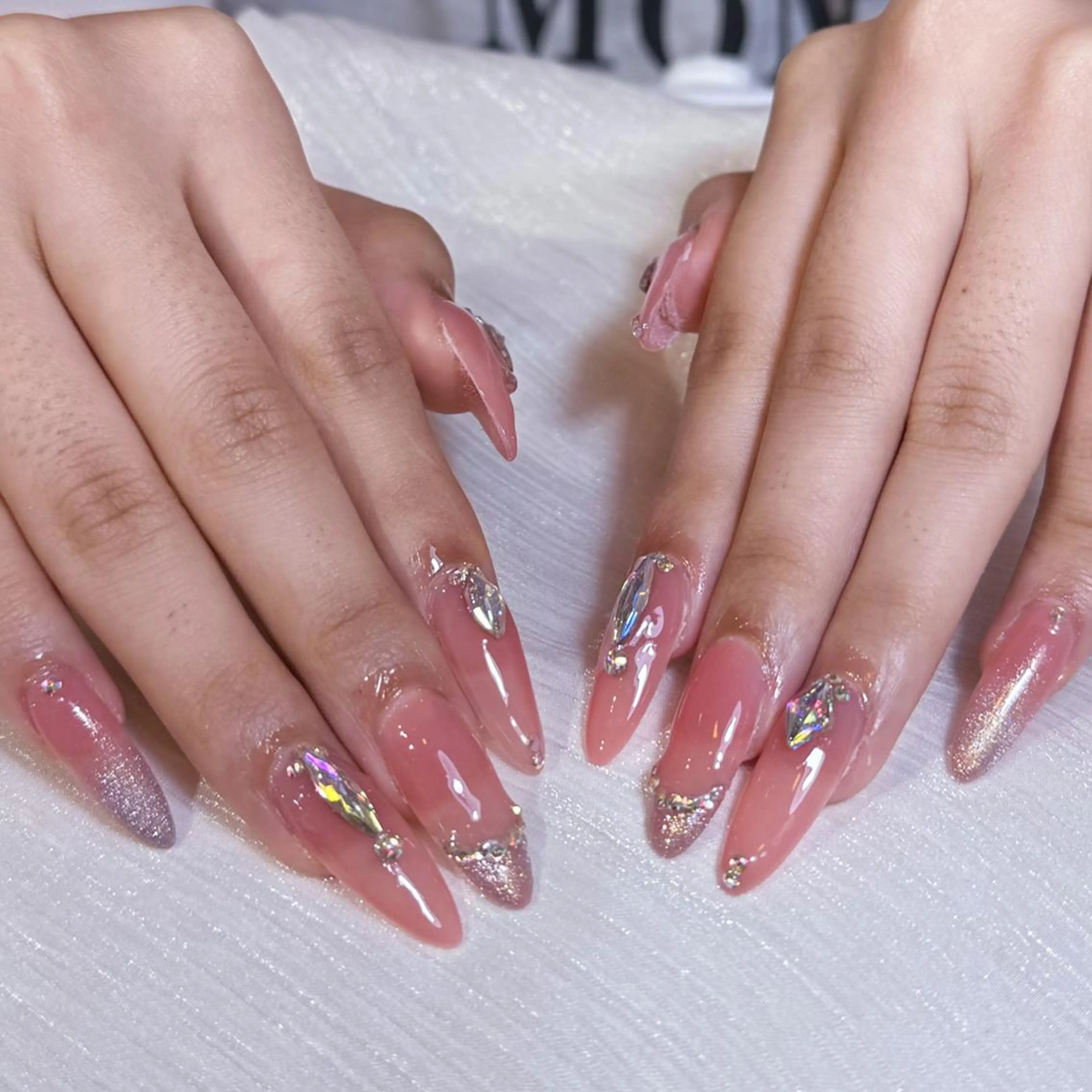ネイル アートネイル オーロラネイル ガーリー キラキラネイル 韓国ネイル ハンドネイル DIAMOND NailStudioのネイルデザイン