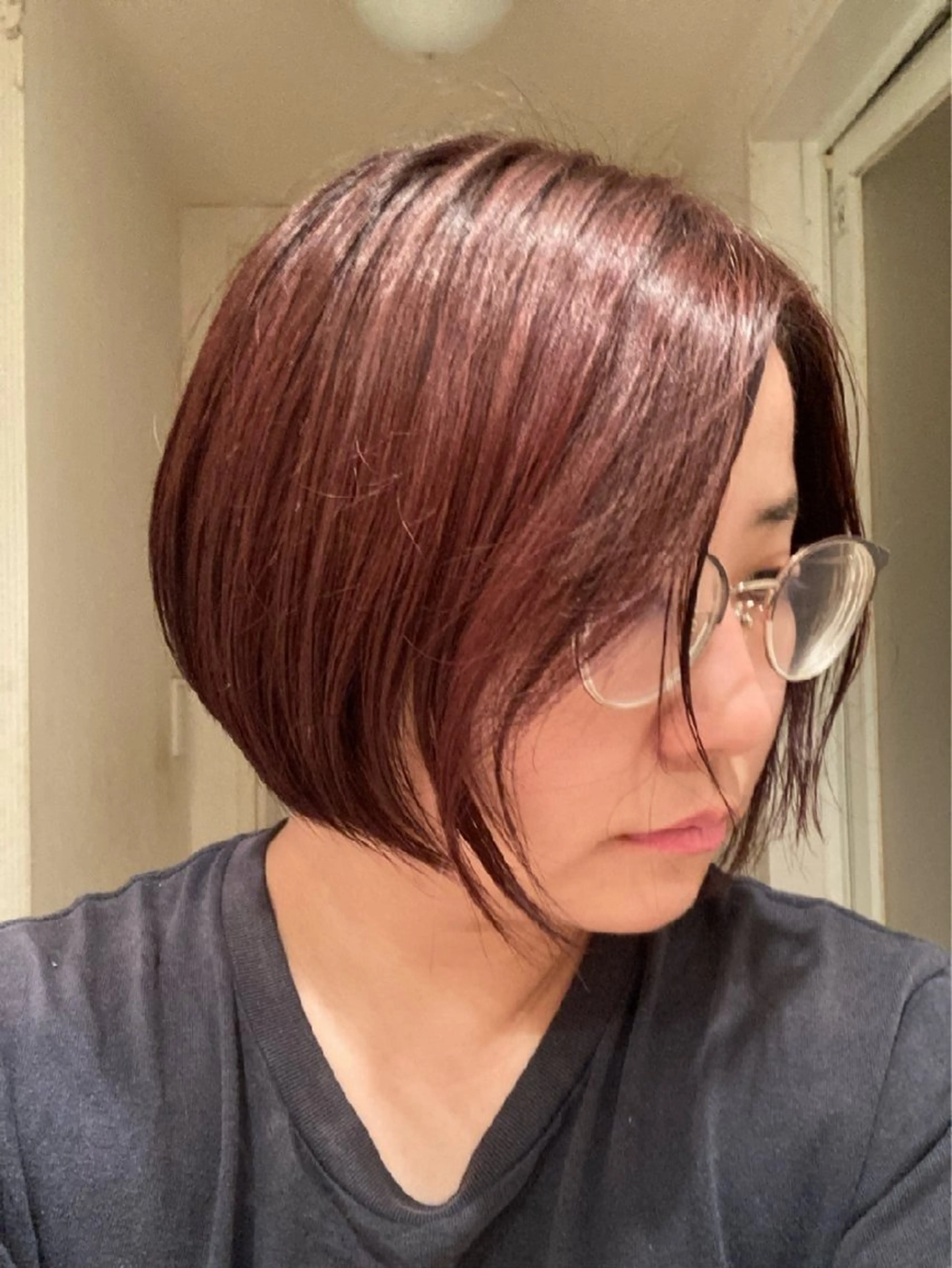 ショート カラー レッドカラー 本間 郁梨のヘアスタイル