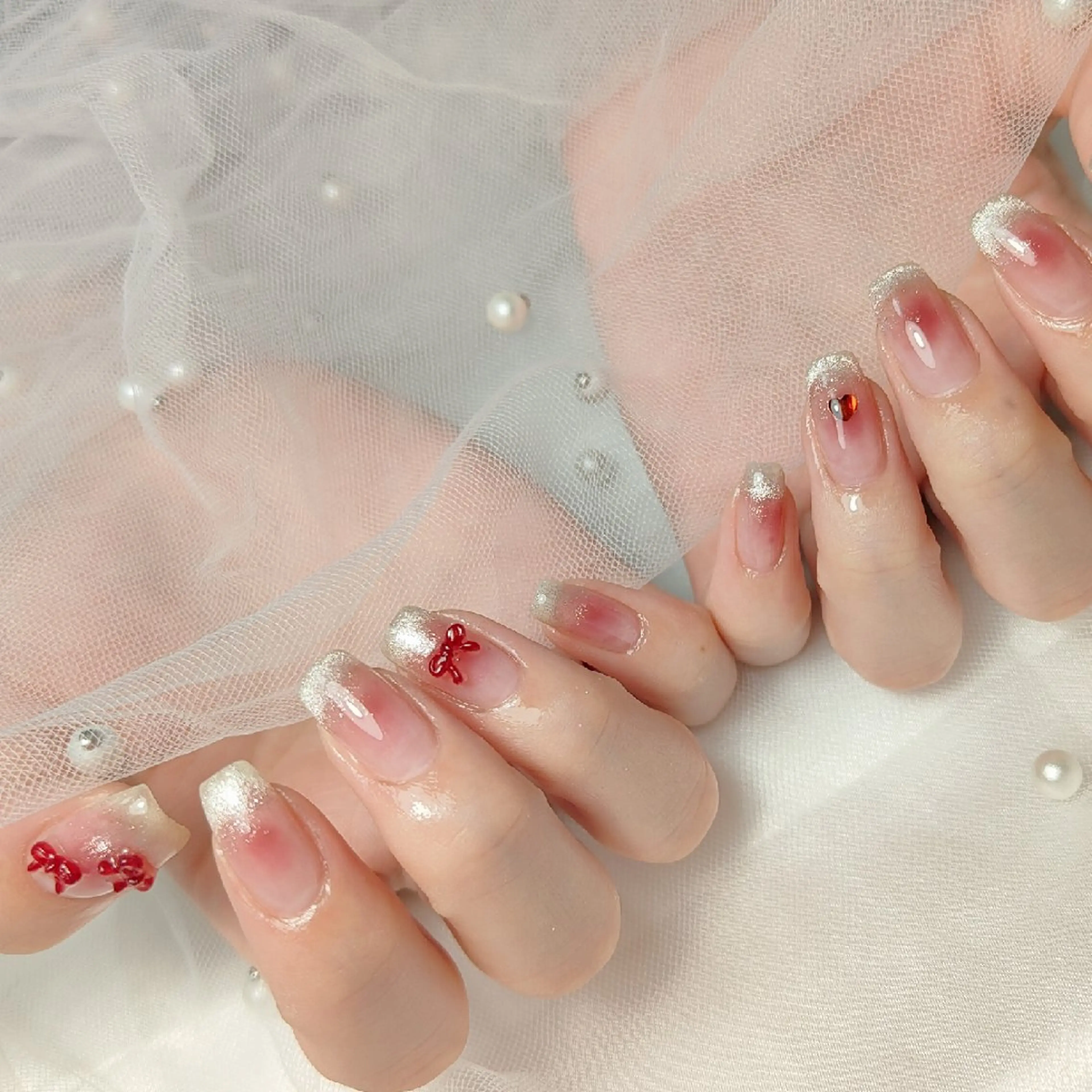 ネイル チークネイル フレンチネイル マグネットネイル マグネットフレンチ ハンドネイル CLEAR NAILのネイルデザイン