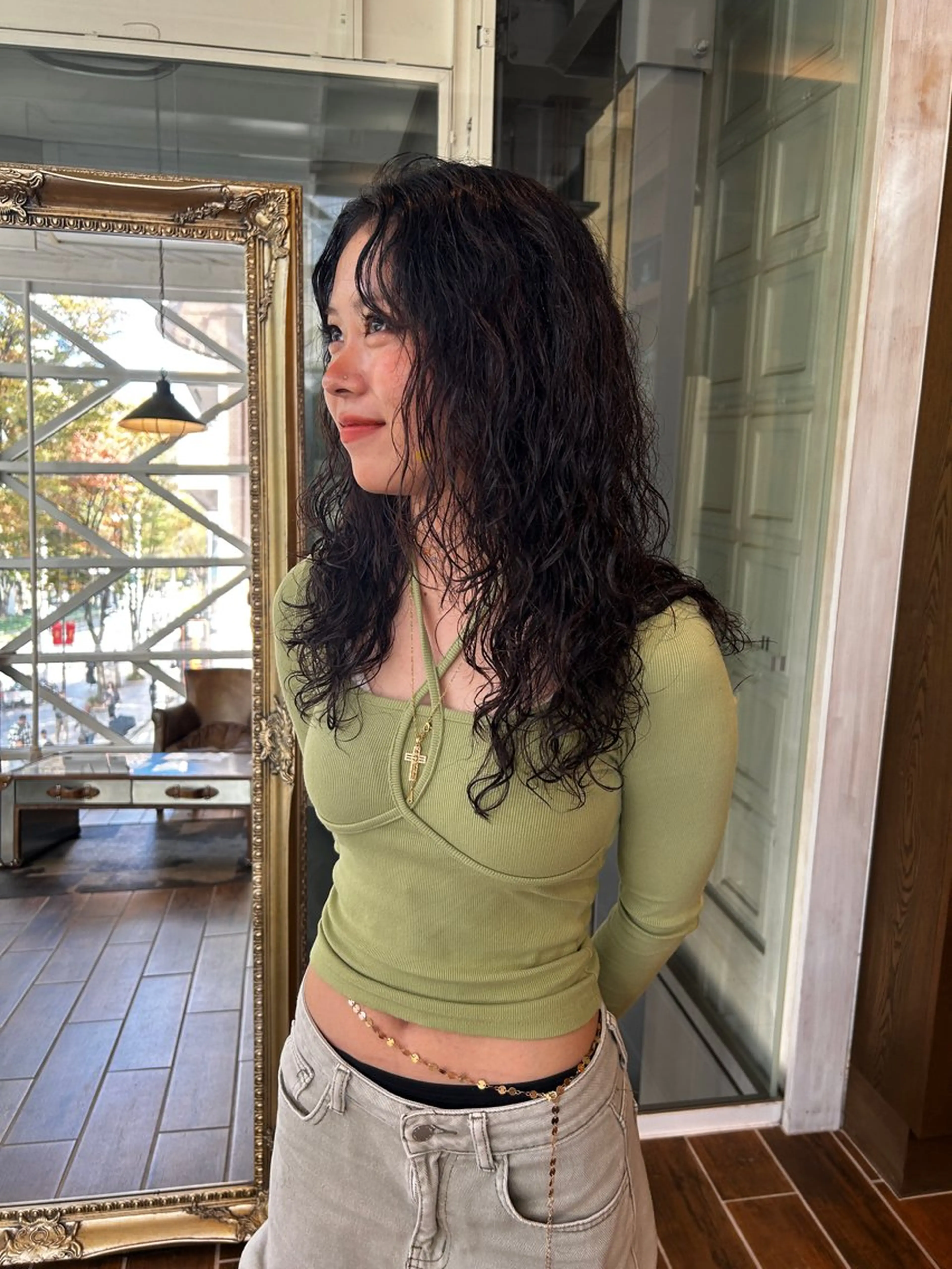 ロング パーマ パーマ 西 優衣奈のヘアスタイル