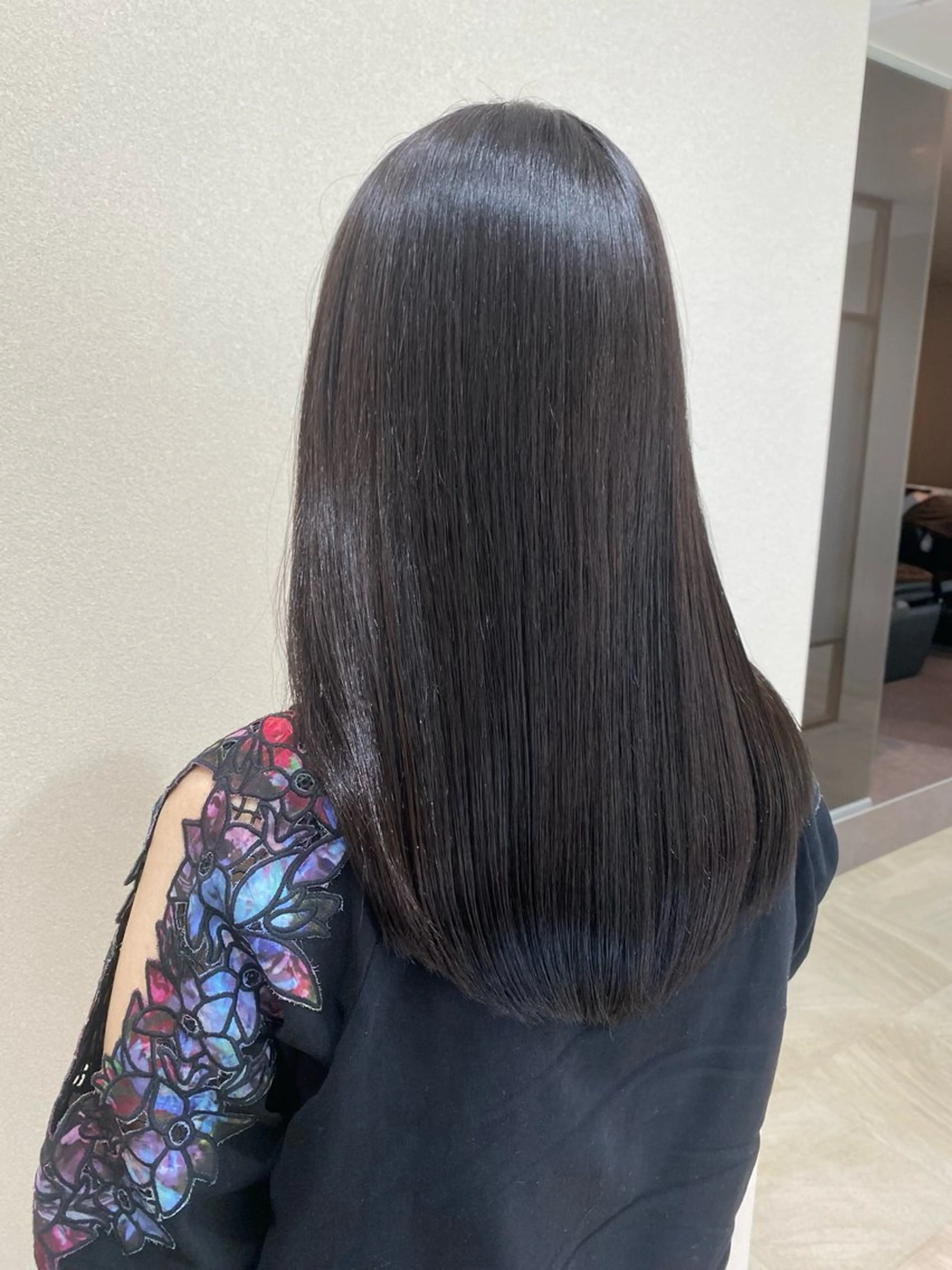 セミロング カット 縮毛矯正 トリートメント 🌿縮毛矯正/ 髪質改善🌿コバヤシのヘアスタイル