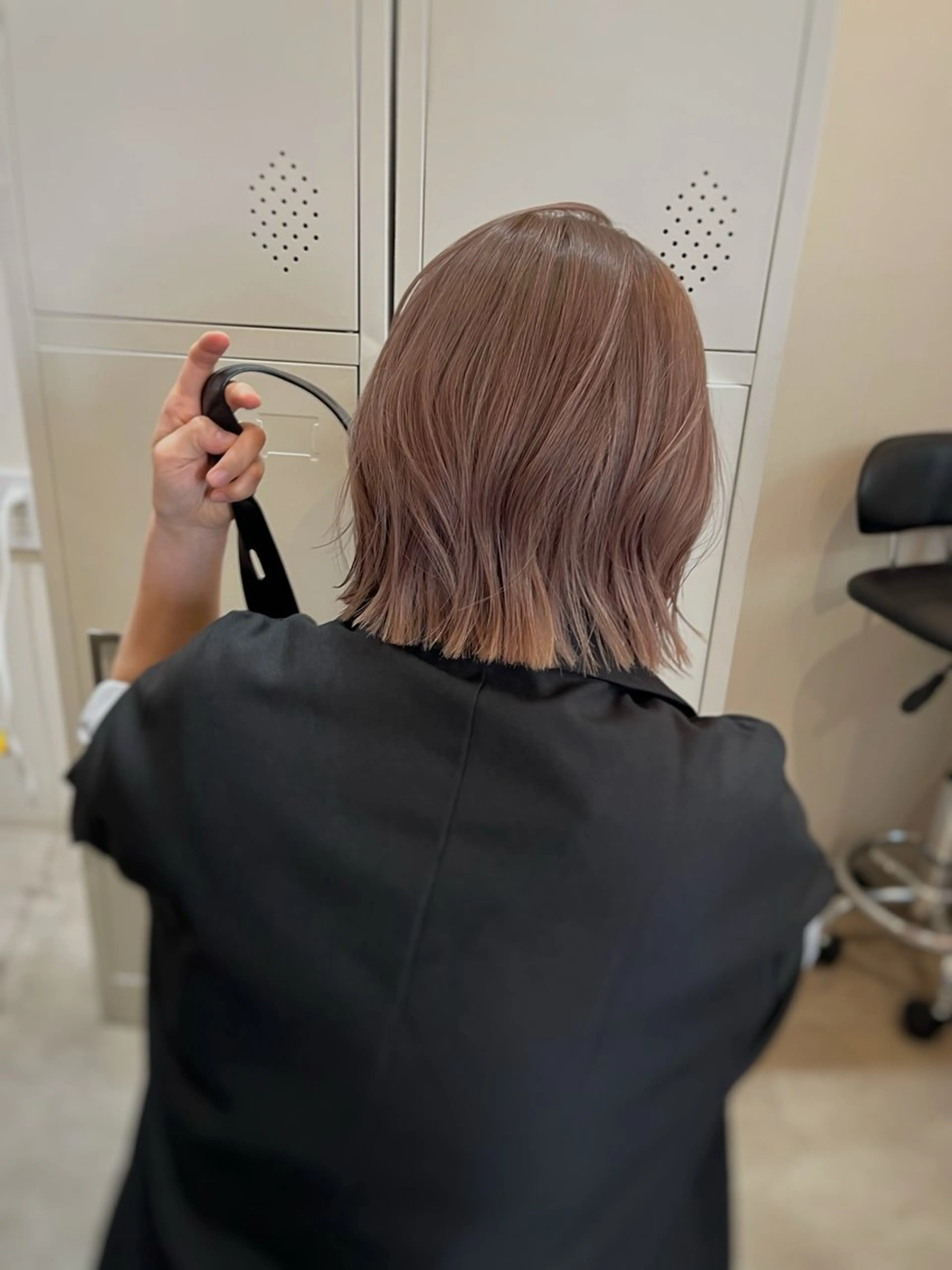 ショート カラー ブリーチ 下石怜子/レイヤー/ 透明感カラーのヘアスタイル