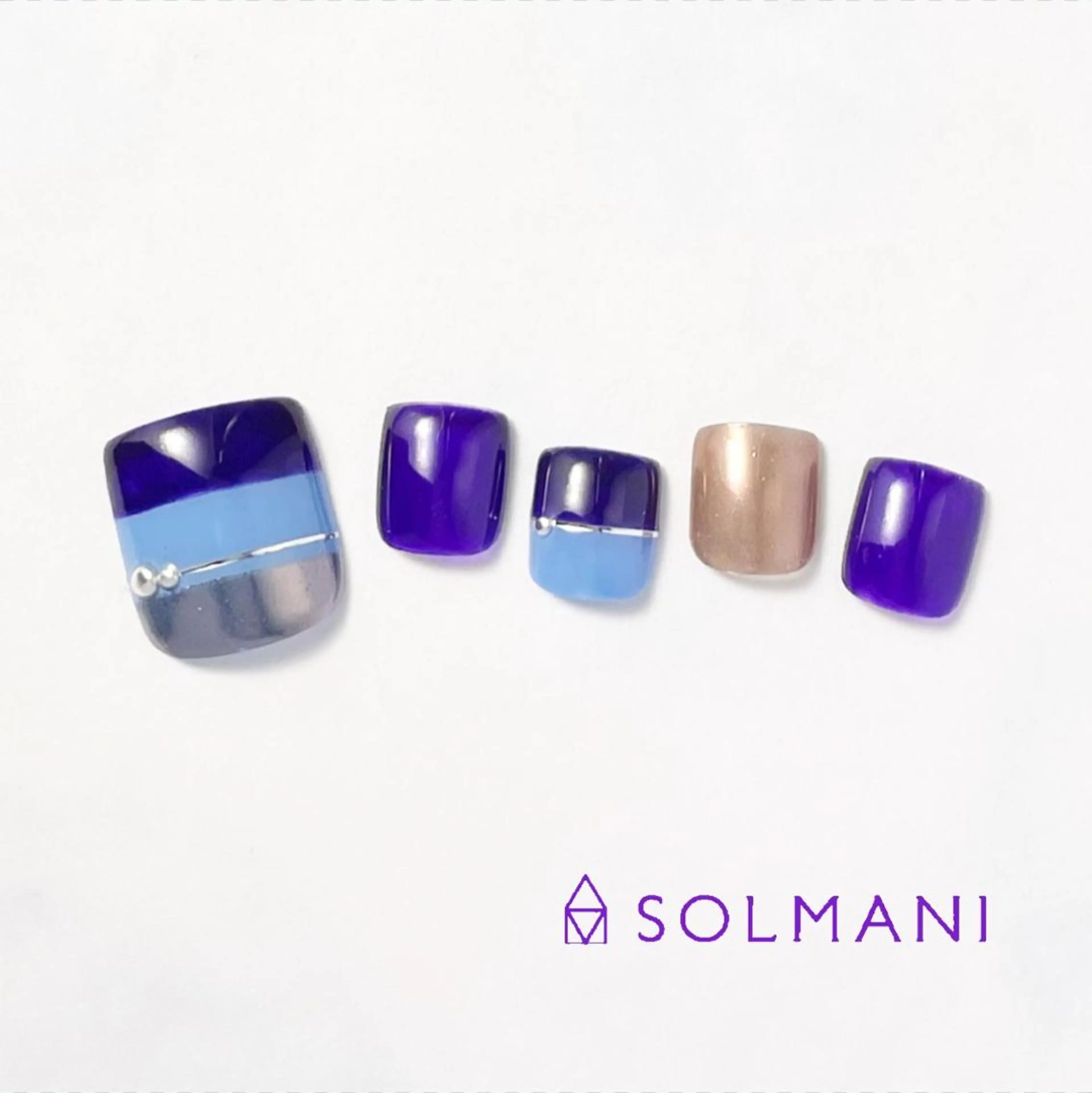 ネイル ボーダー フットネイル SOLMANI 予約担当のネイルデザイン
