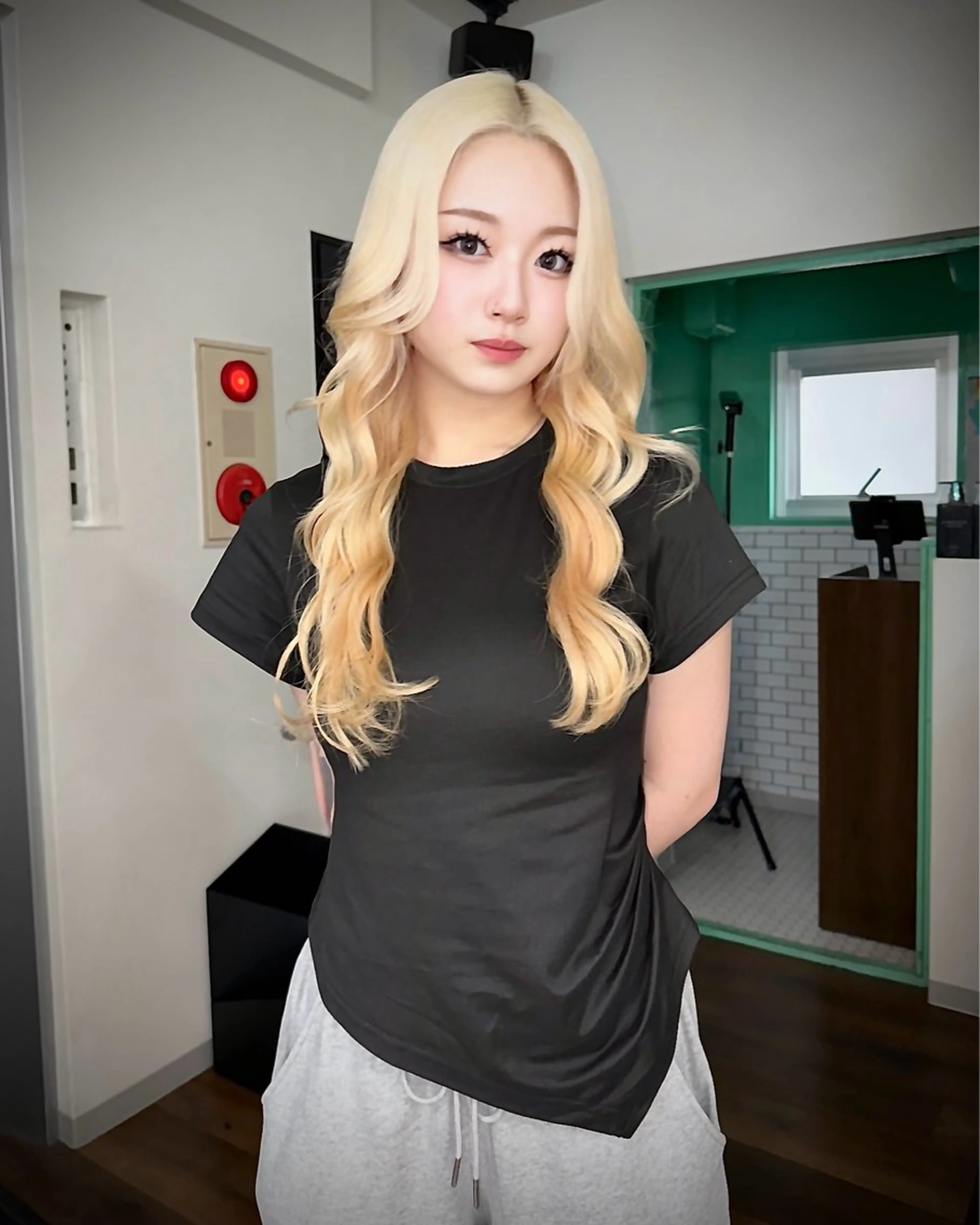 ロング カラー ヘアアレンジ ベージュカラー ブリーチ ケアブリーチ ダブルカラー ハイトーンカラー ヘアカラー トリートメント エフェクトブリーチ 神戸 三宮 麟太郎のヘアスタイル