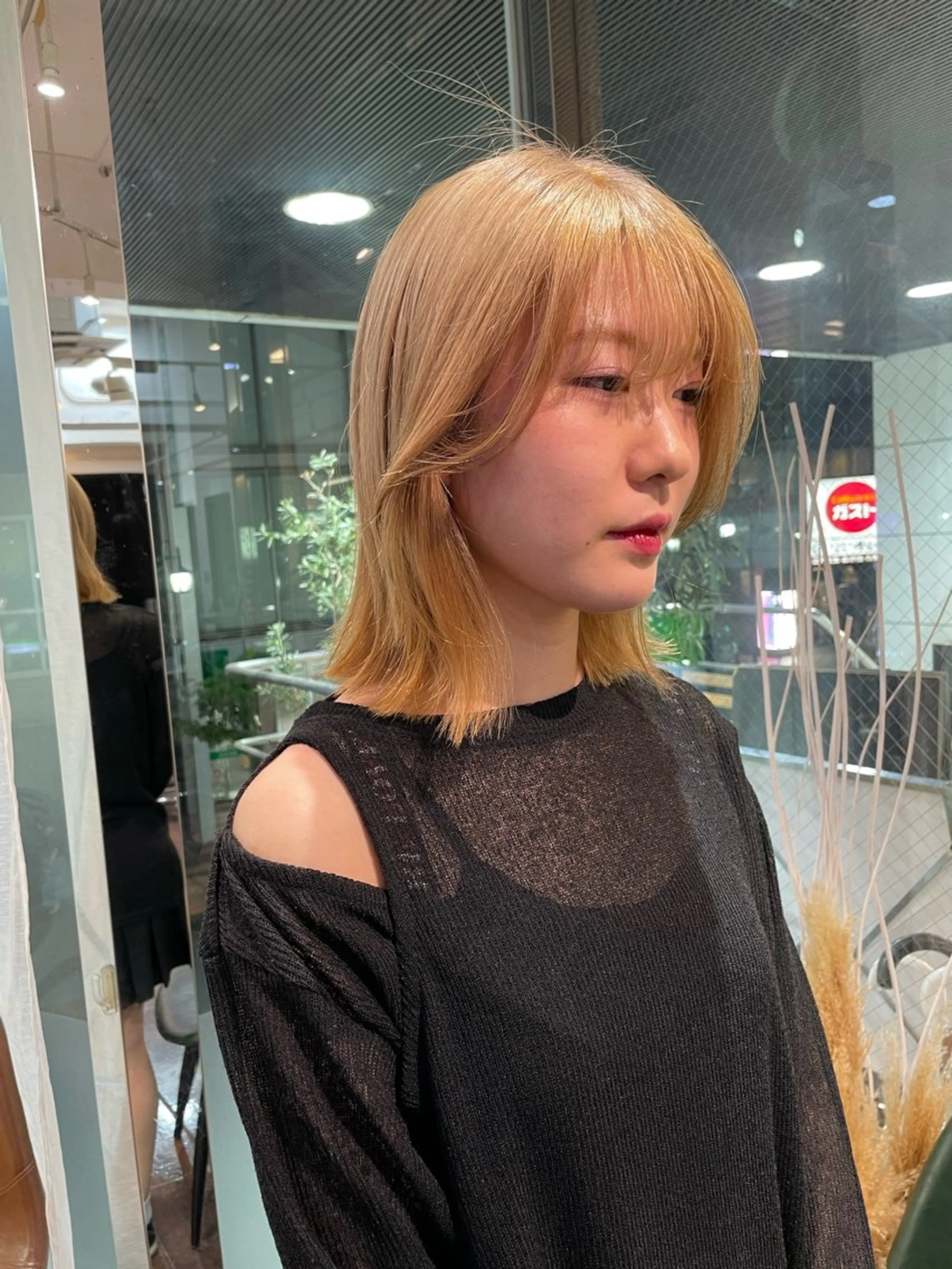 ミディアム カラー ブリーチ 抜きっぱなしブロンド ブロンド ハイトーンカラー Rei/ 縮毛矯正/ ハイライトカラー募集のヘアスタイル