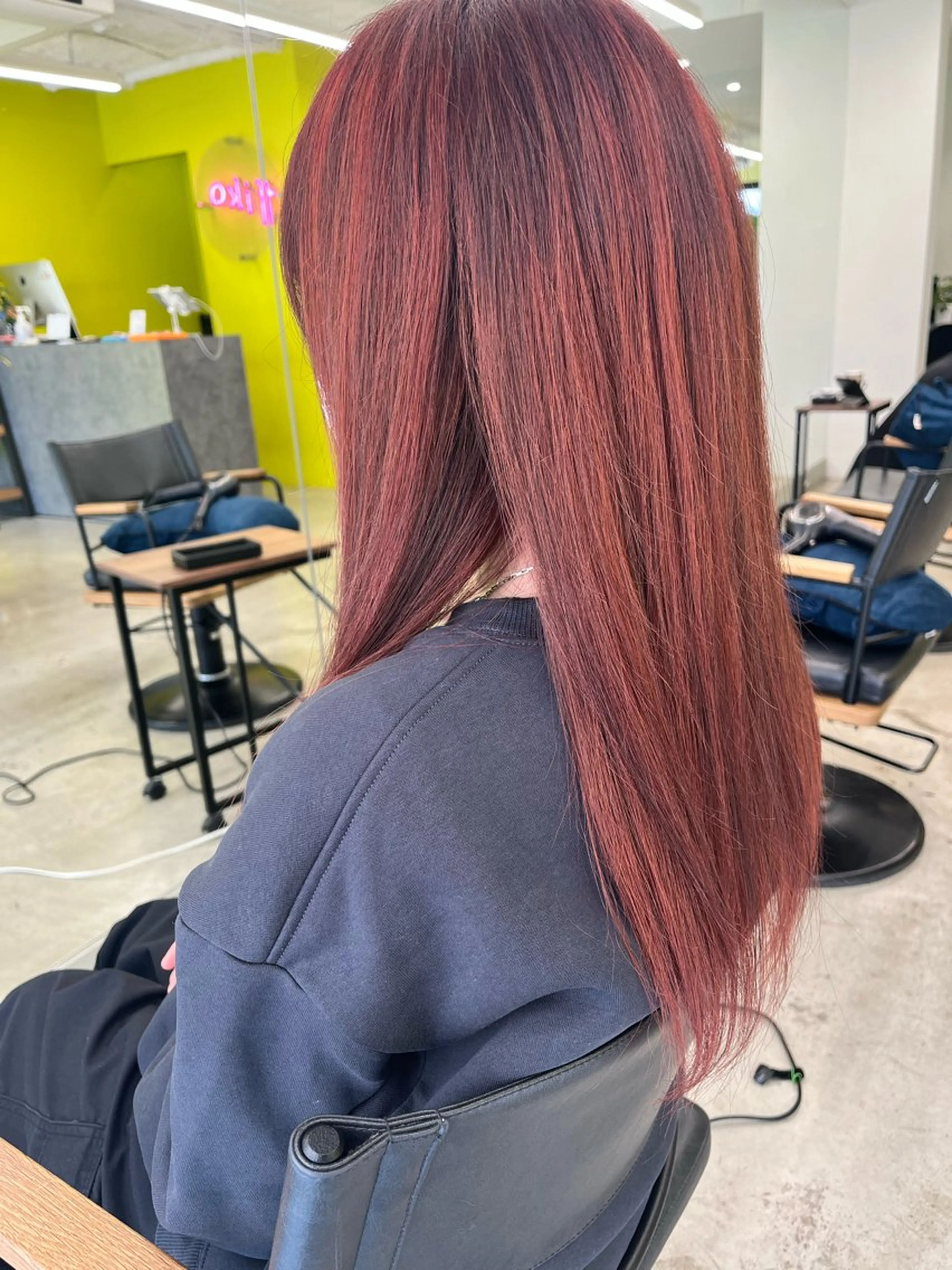 ロング カラー レッドカラー ヘアカラー fika所属・鈴木 ちさきのヘアスタイル