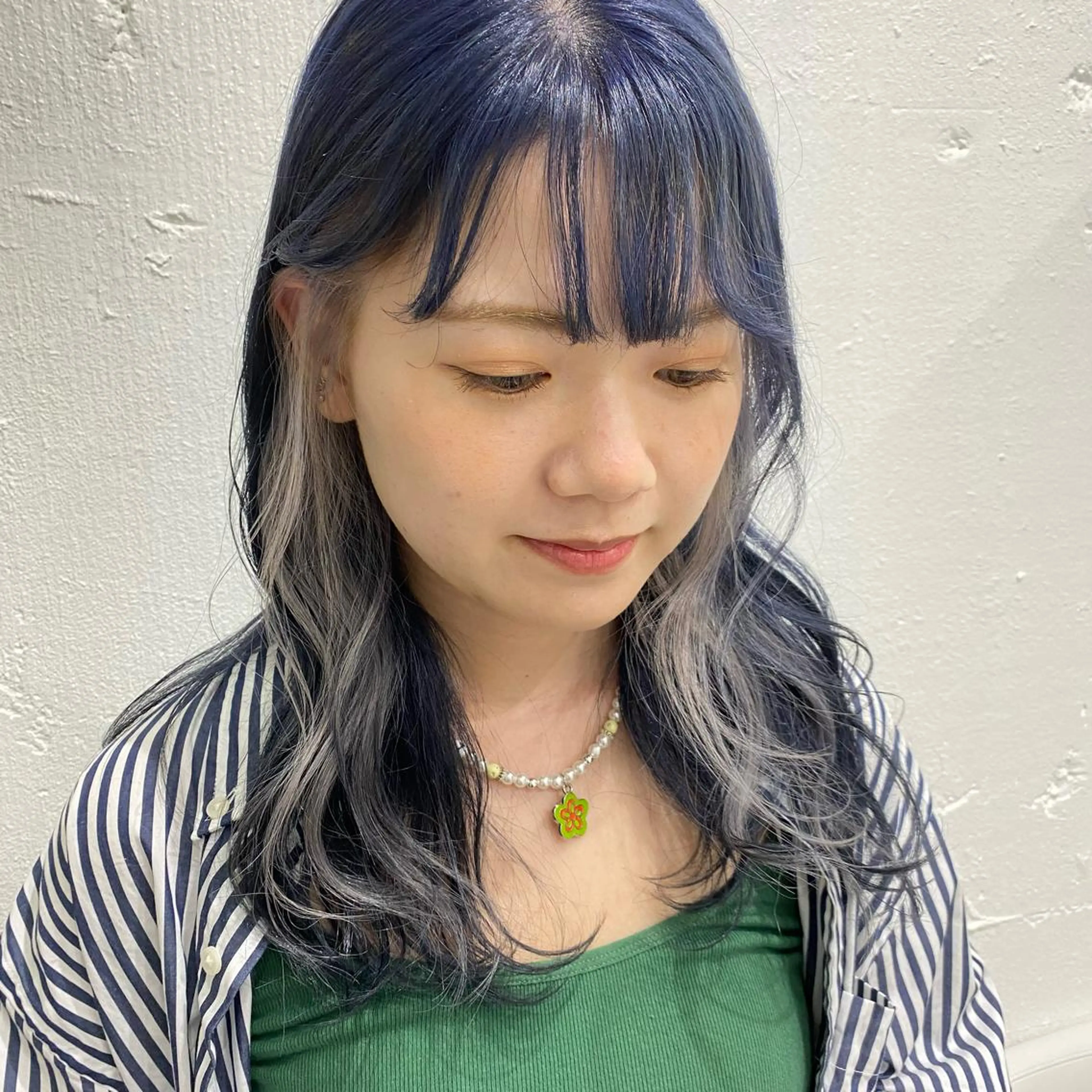 セミロング カラー ブリーチ ヘアカラー トリートメント kai .のヘアスタイル