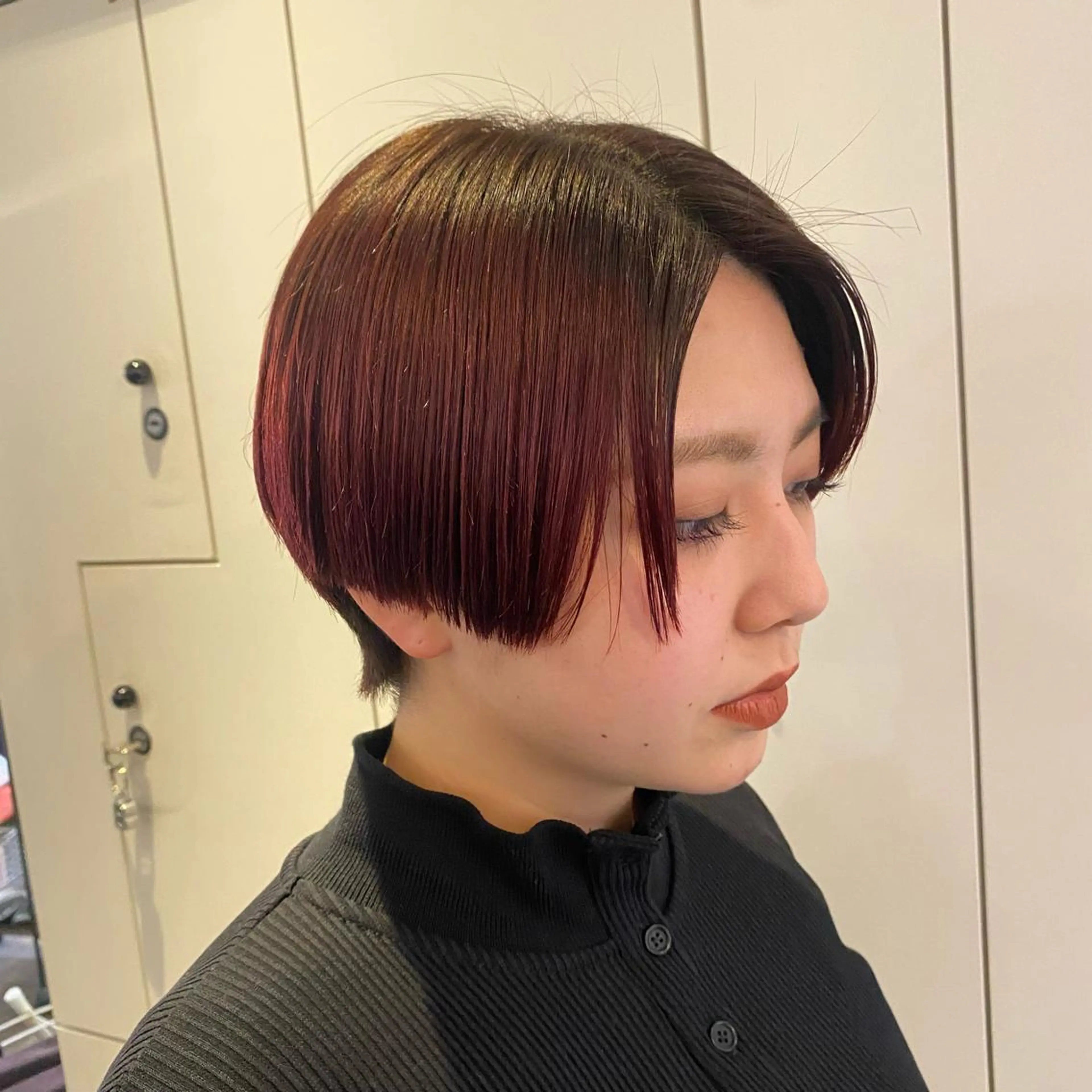 ショート カラー 梅田ハイトーン チダ ヒナノのヘアスタイル