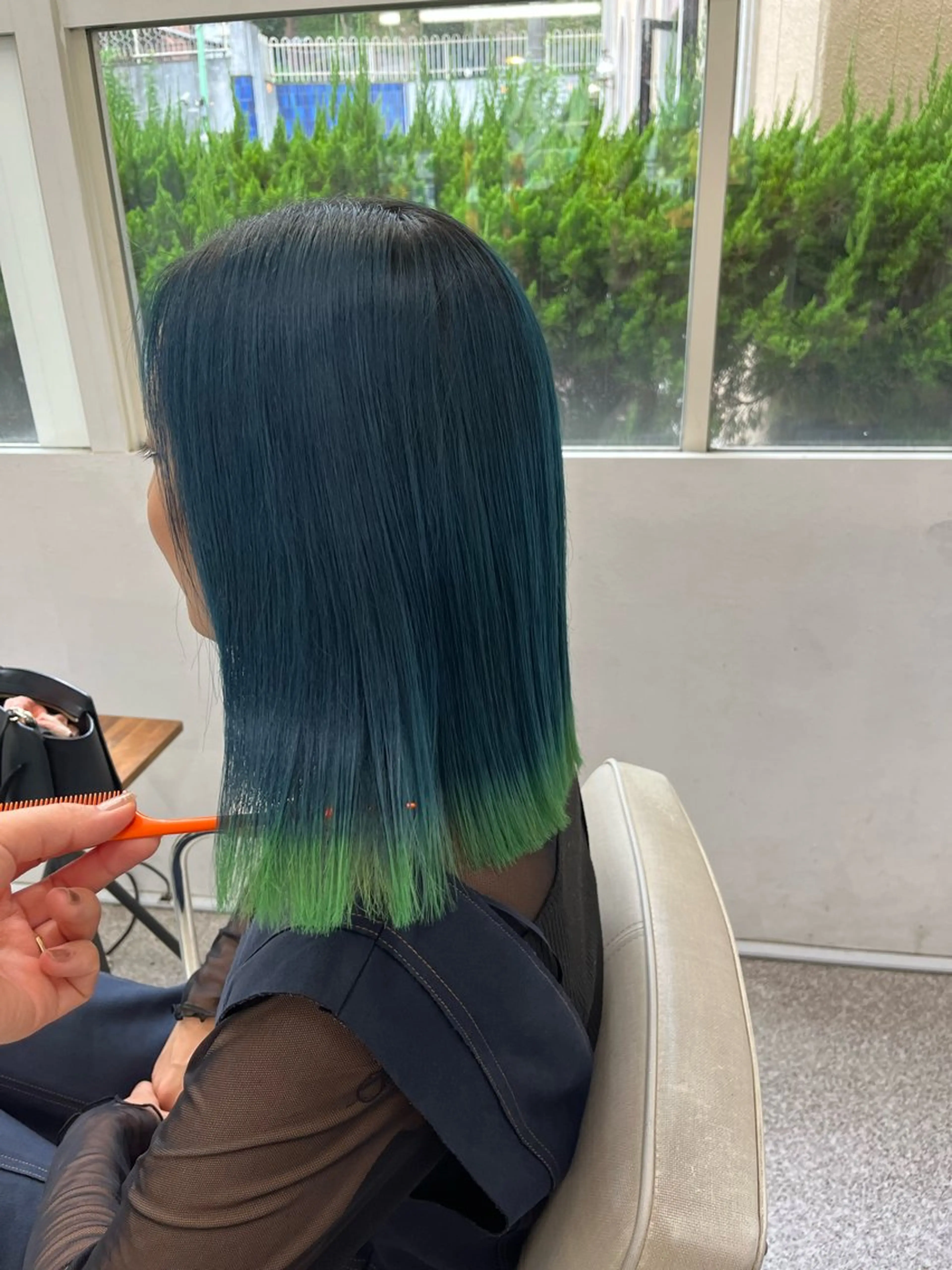 セミロング カラー ブリーチ 抜きっぱなしブロンド デザインカラー ダブルカラー ハイトーンカラー カット ヘアカラー トリートメント エクステ ハイトーン 💭黒崎ハルカのヘアスタイル