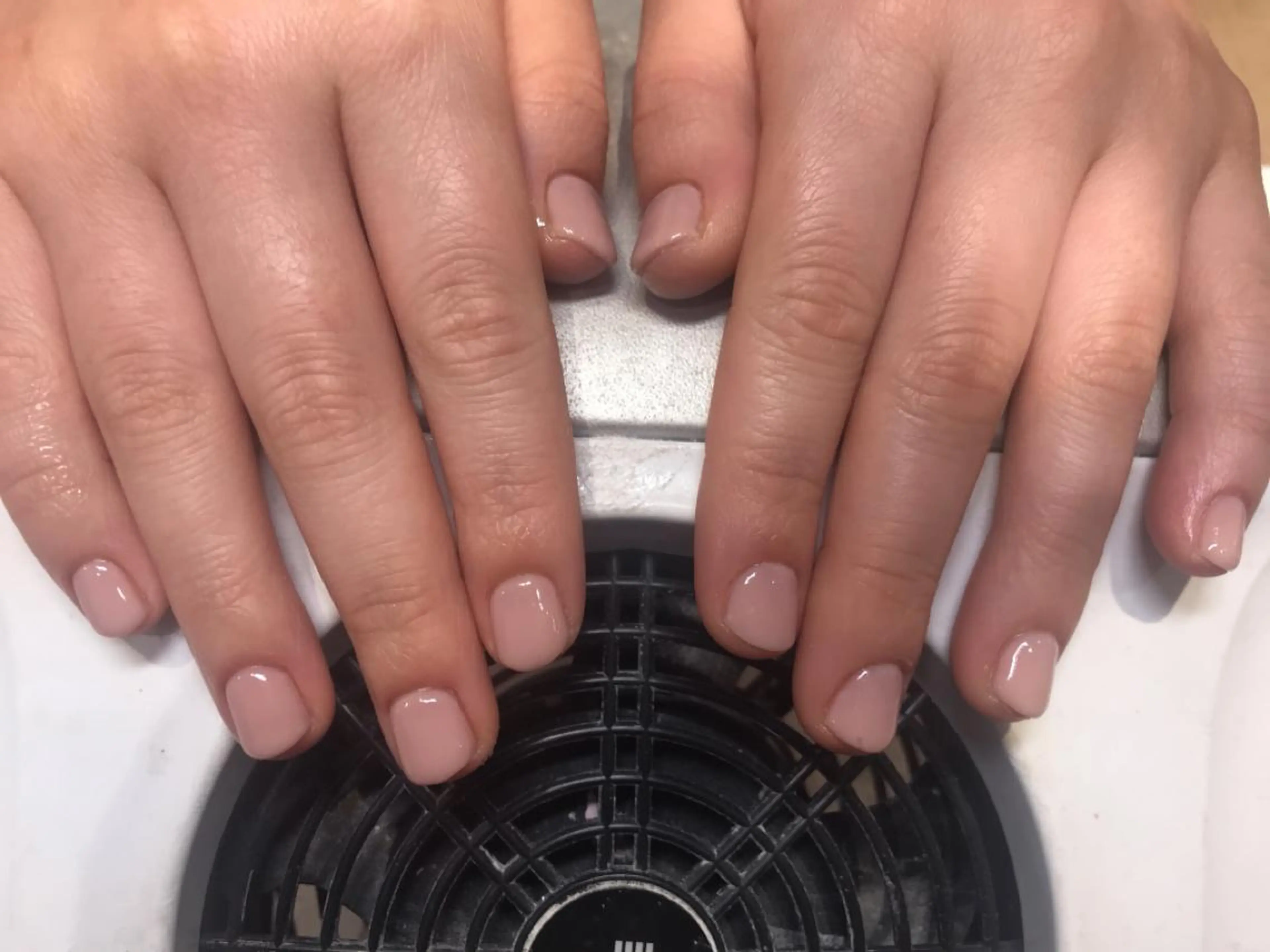 ネイル ワンカラーネイル ドーリーラッシュプラス　ヴィオロ店所属・勝木 芽生のネイルデザイン