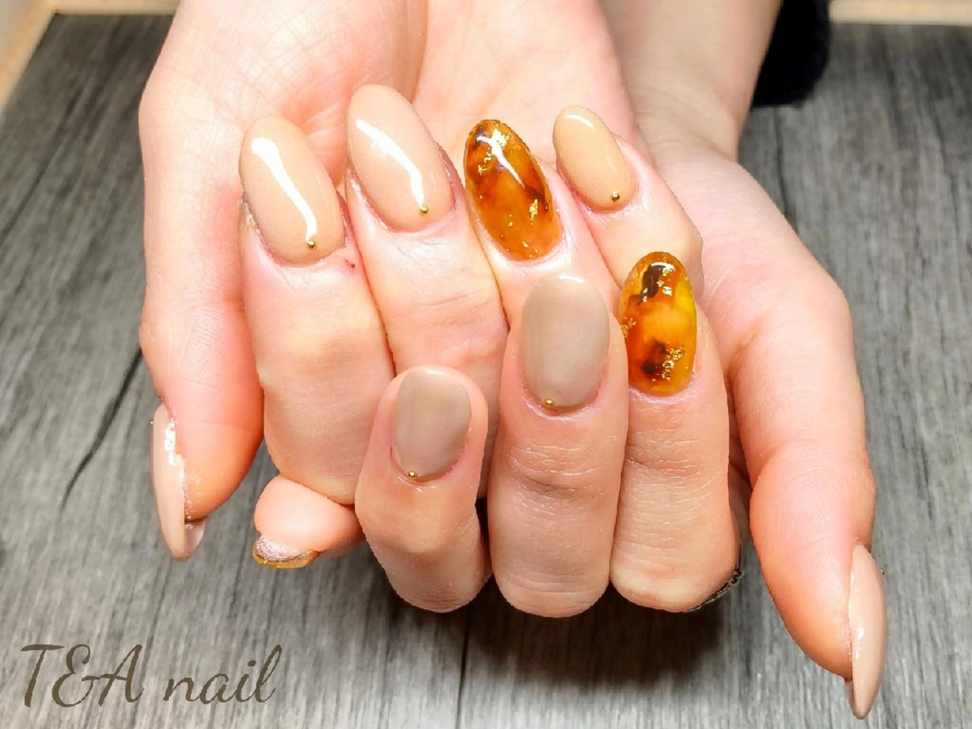 ミディアム ネイル べっ甲ネイル 長さ出し ジェルネイル ニュアンスネイル スカルプネイル ハンドネイル T&A nailのネイルデザイン